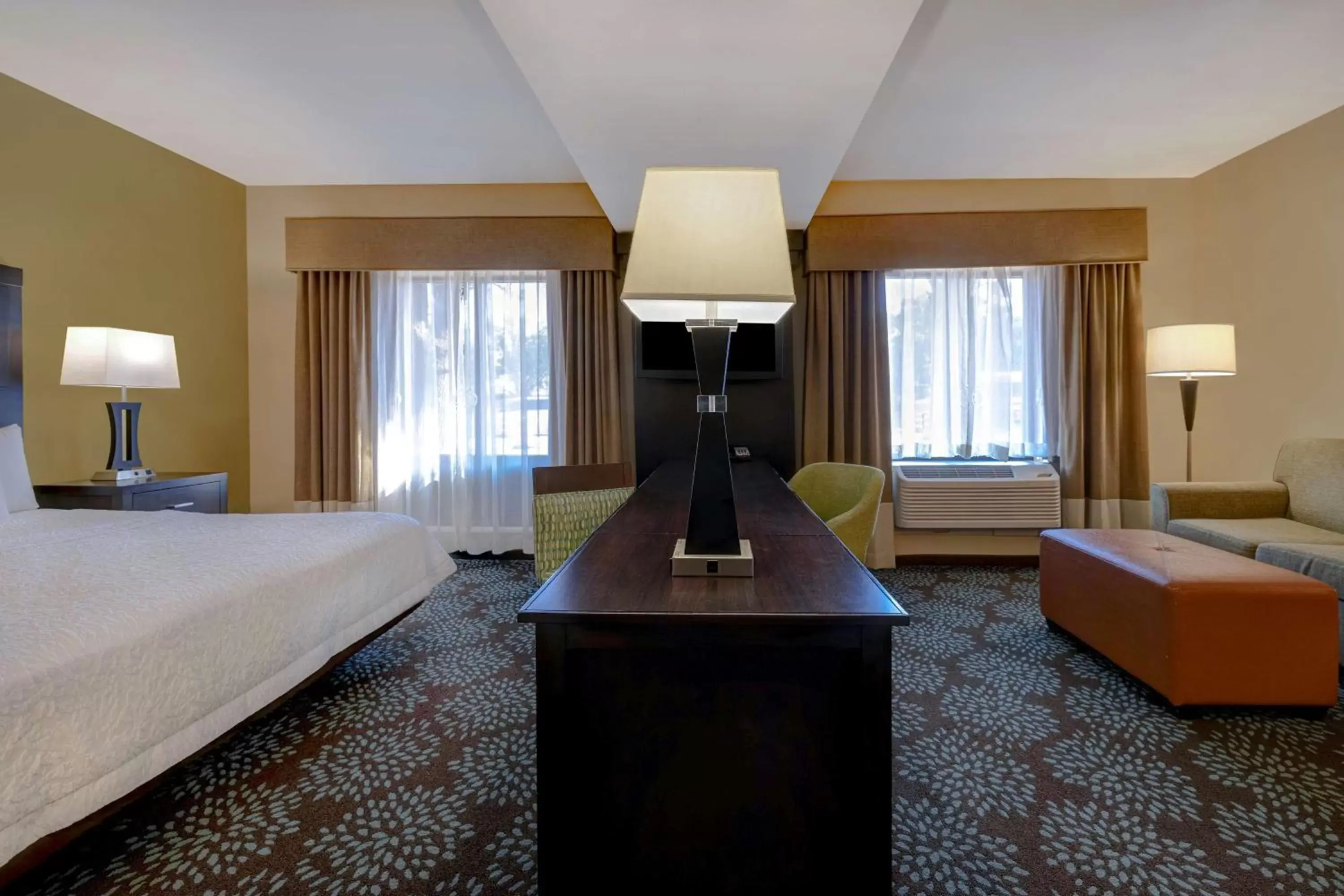 Bedroom in Hampton Inn & Suites Pensacola/Gulf Breeze