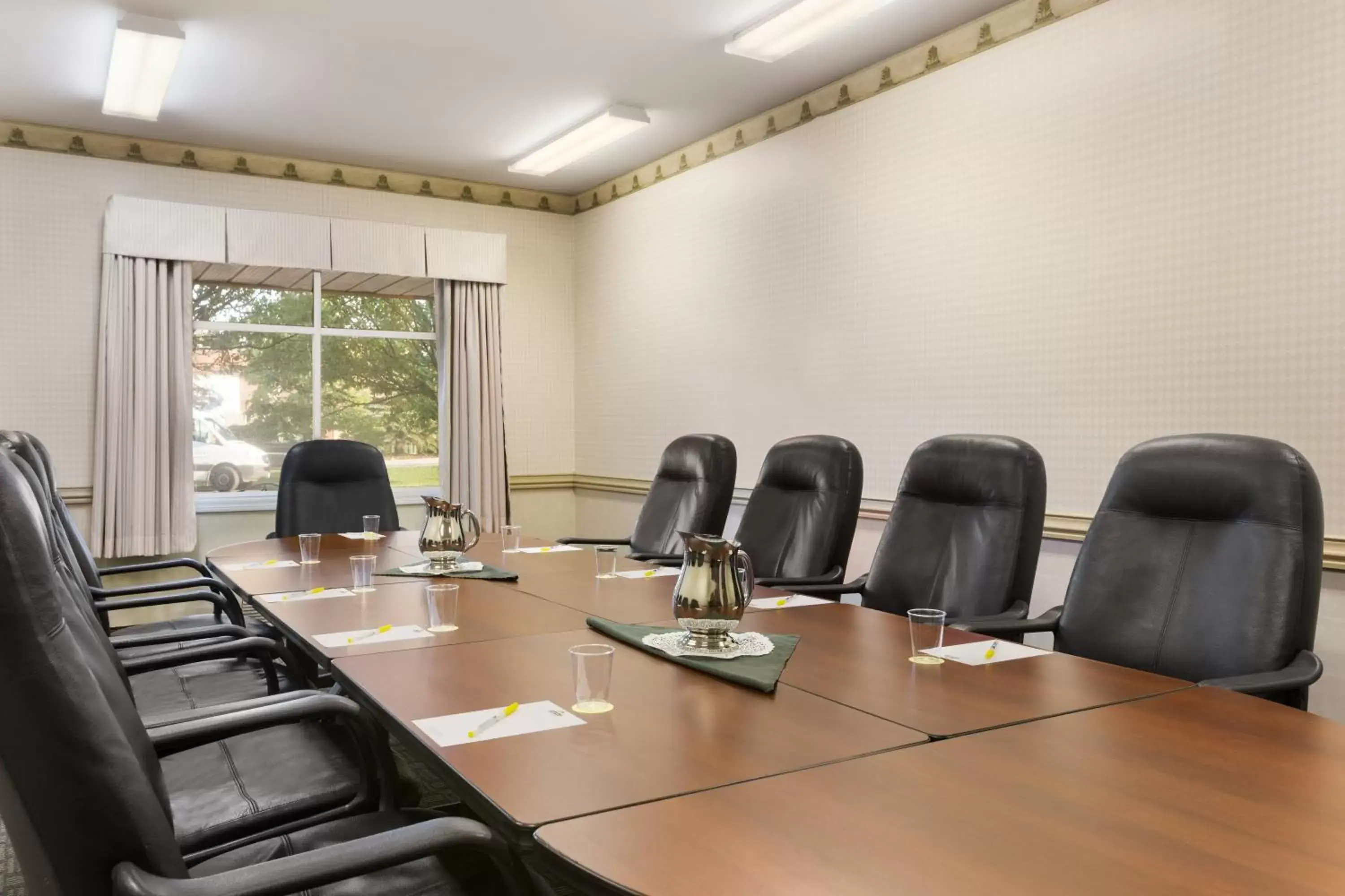 Day, Business Area/Conference Room in Days Inn by Wyndham Ottawa Airport