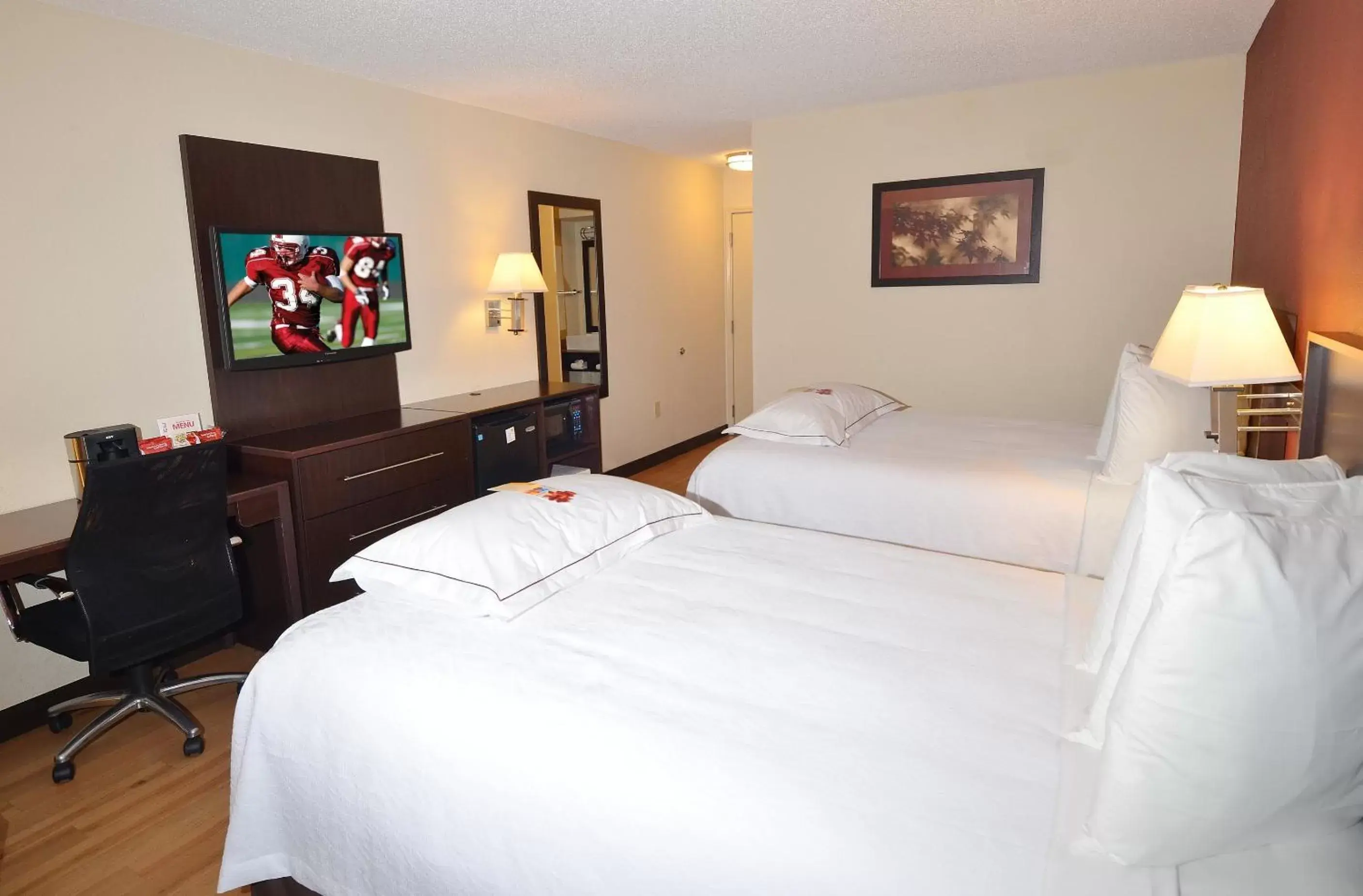 Photo of the whole room, Bed in Red Roof Inn PLUS+ & Suites Opelika