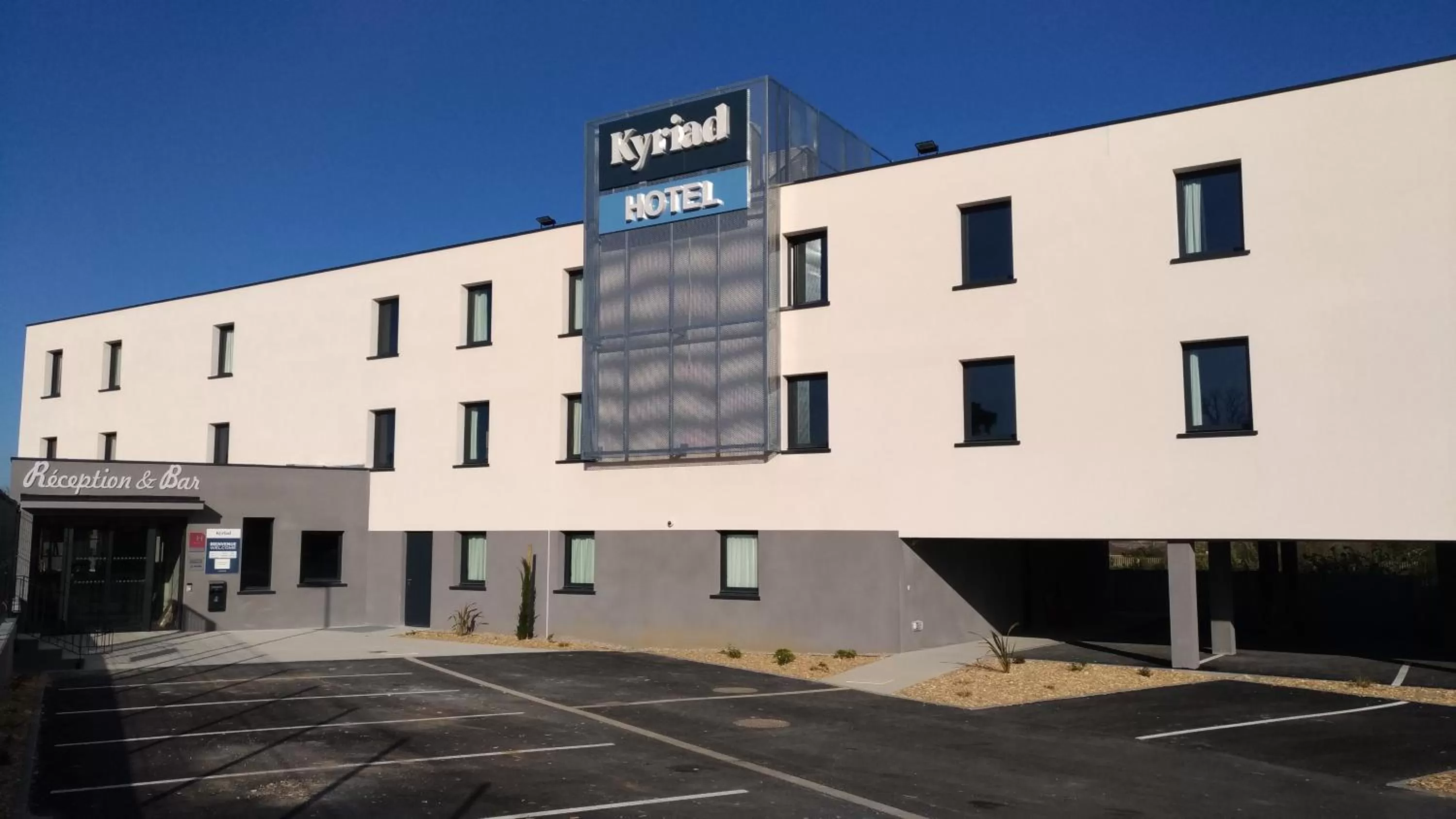 Property building in Kyriad Bordeaux Nord Sainte Eulalie