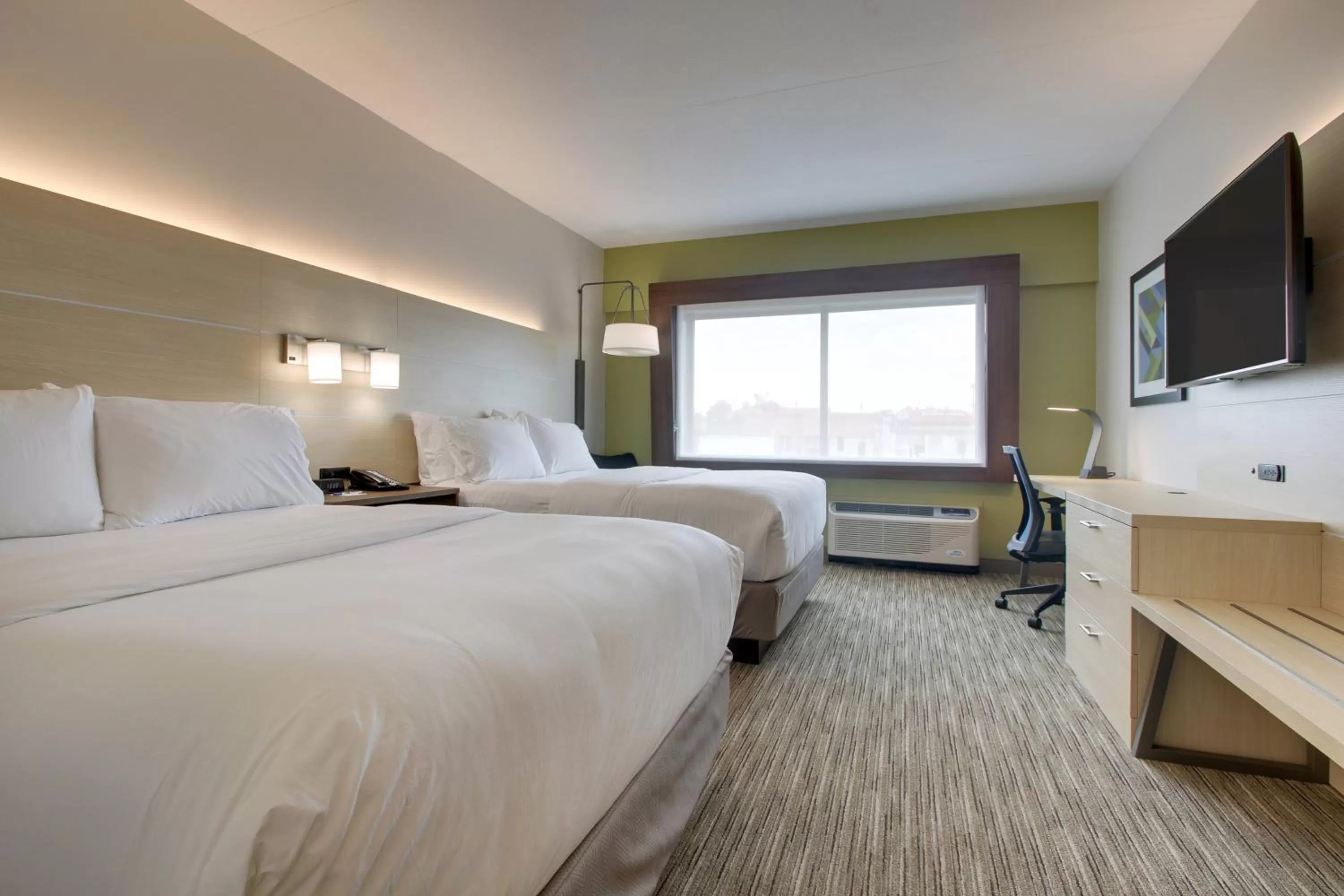 Photo of the whole room, Bed in Holiday Inn Express & Suites - Elizabethtown North by IHG