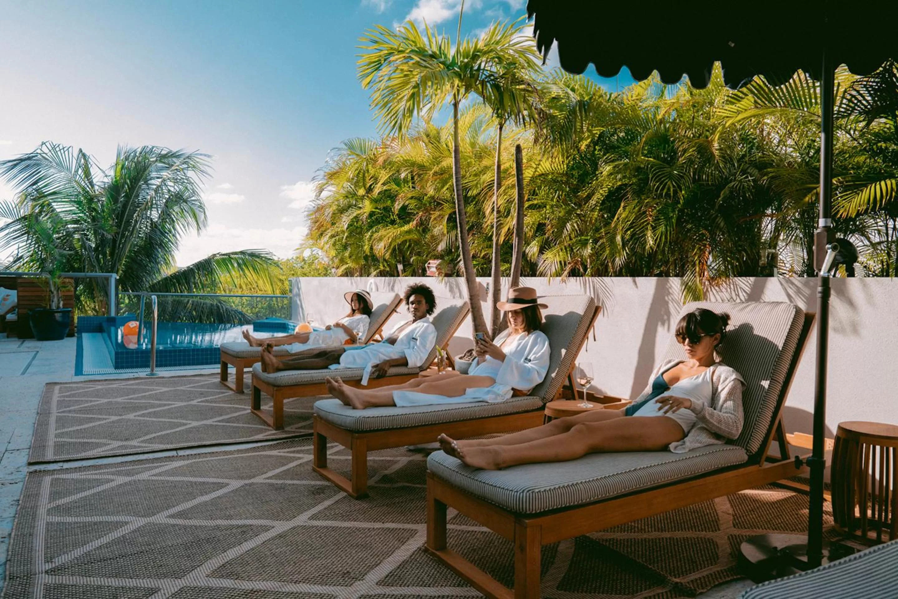 Swimming pool in KAYAK Miami Beach