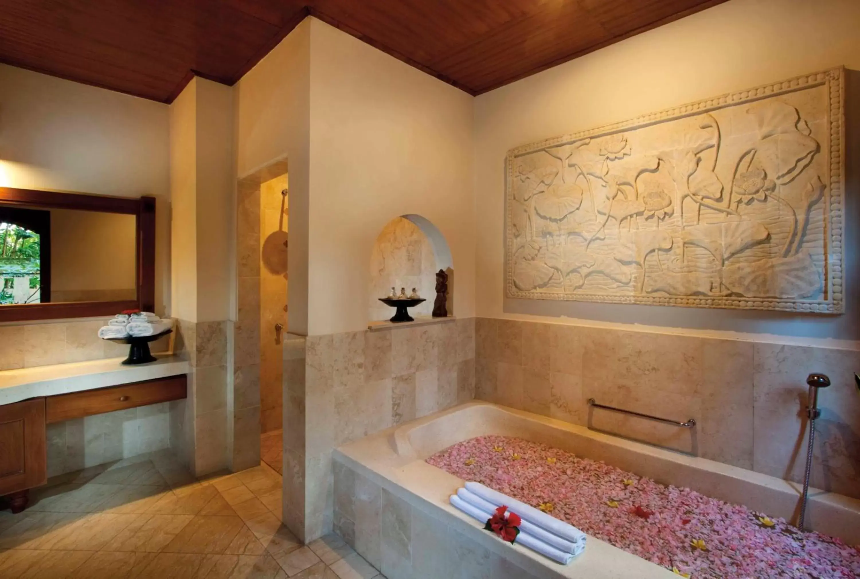 Bathroom in Bebek Tepi Sawah Restaurant & Villas