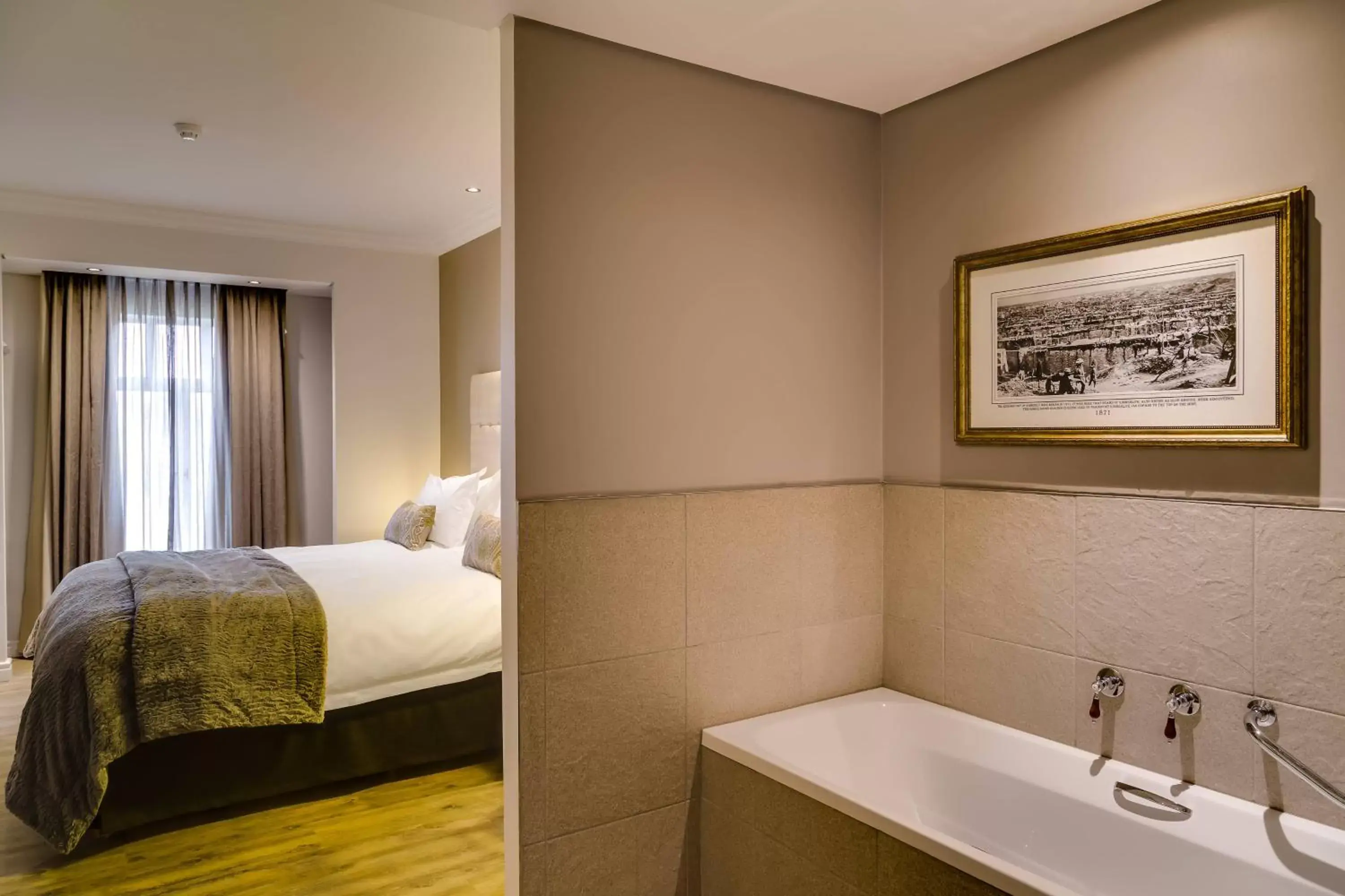 Bedroom, Bathroom in Protea Hotel by Marriott Kimberley