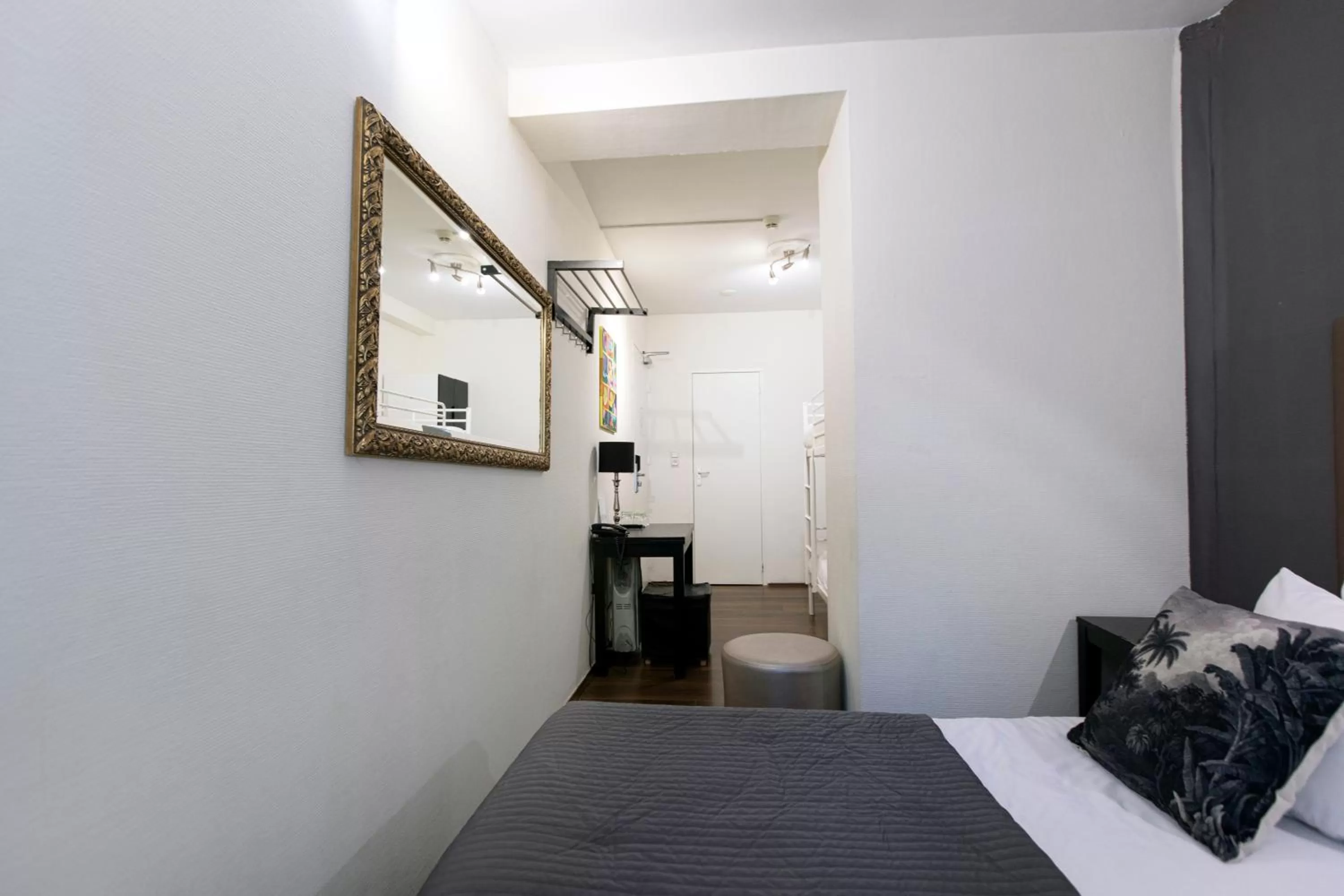 Bed in Quentin England Hotel