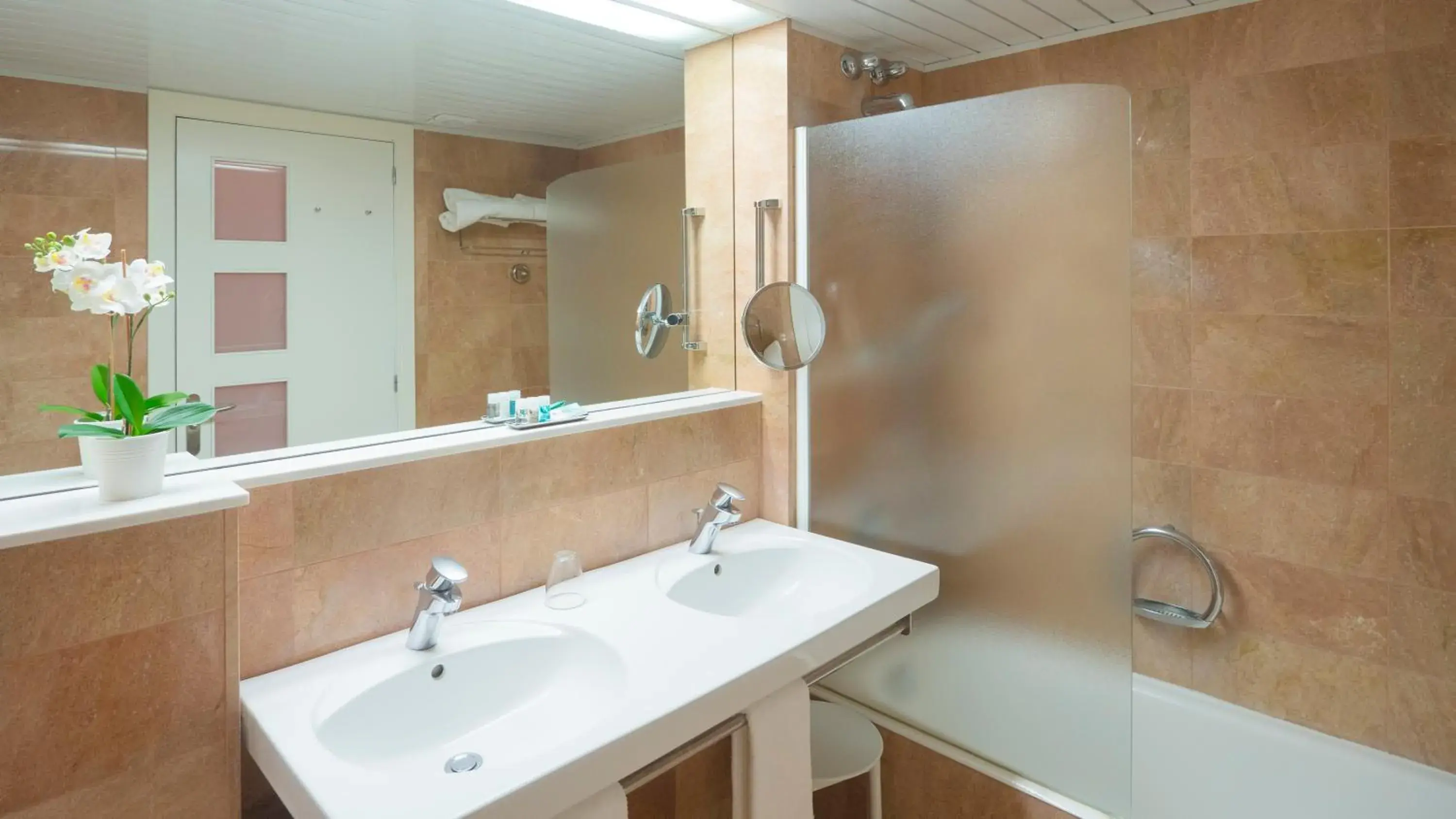 Double or Twin Room in Hotel Clipper - EL DELFÍN VERDE RESORTS - Platja de Pals Double or Twin Room in Hotel Clipper - EL DELFÍN VERDE RESORTS - Platja de Pals