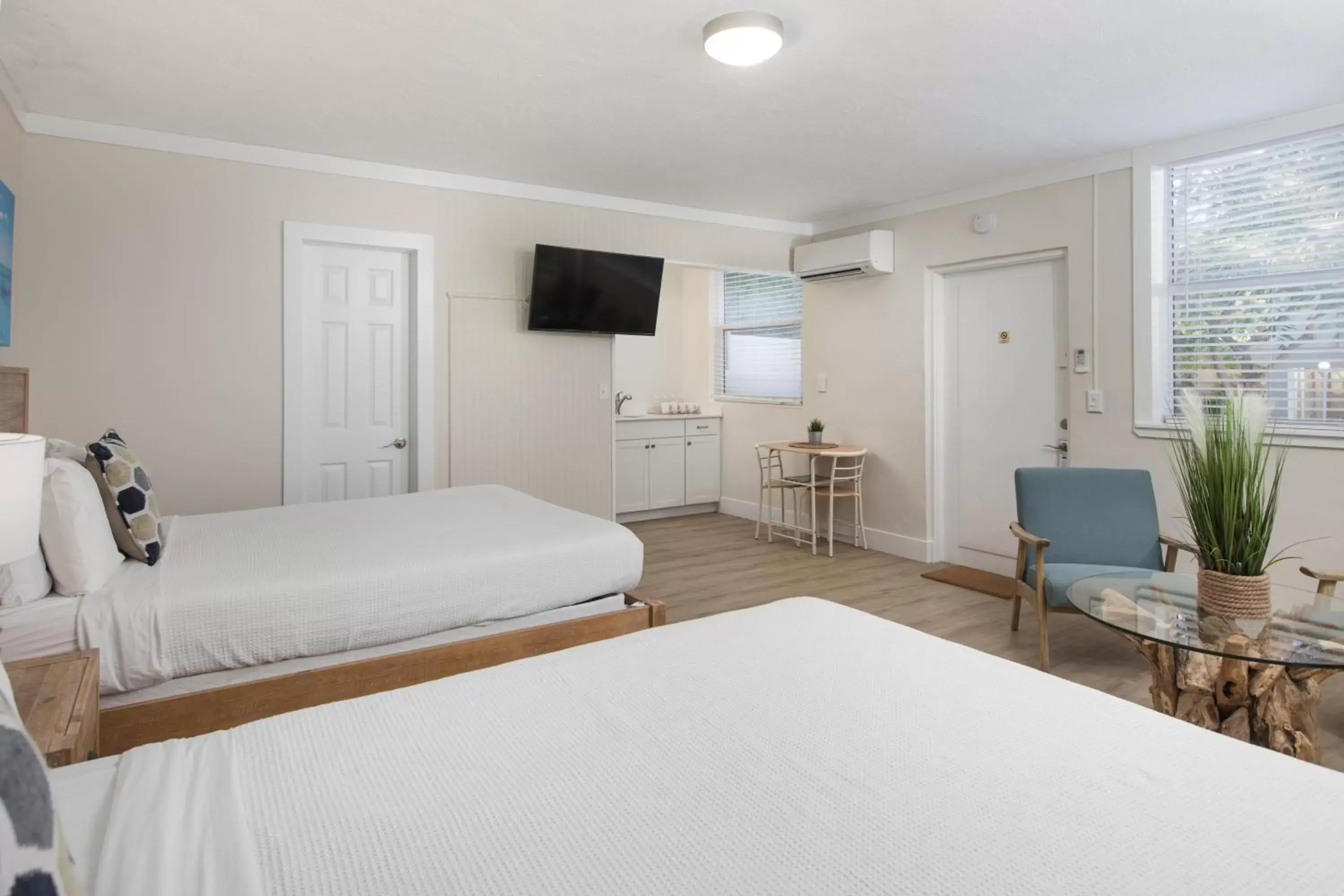 Bedroom, Bed in La Jolla Resort