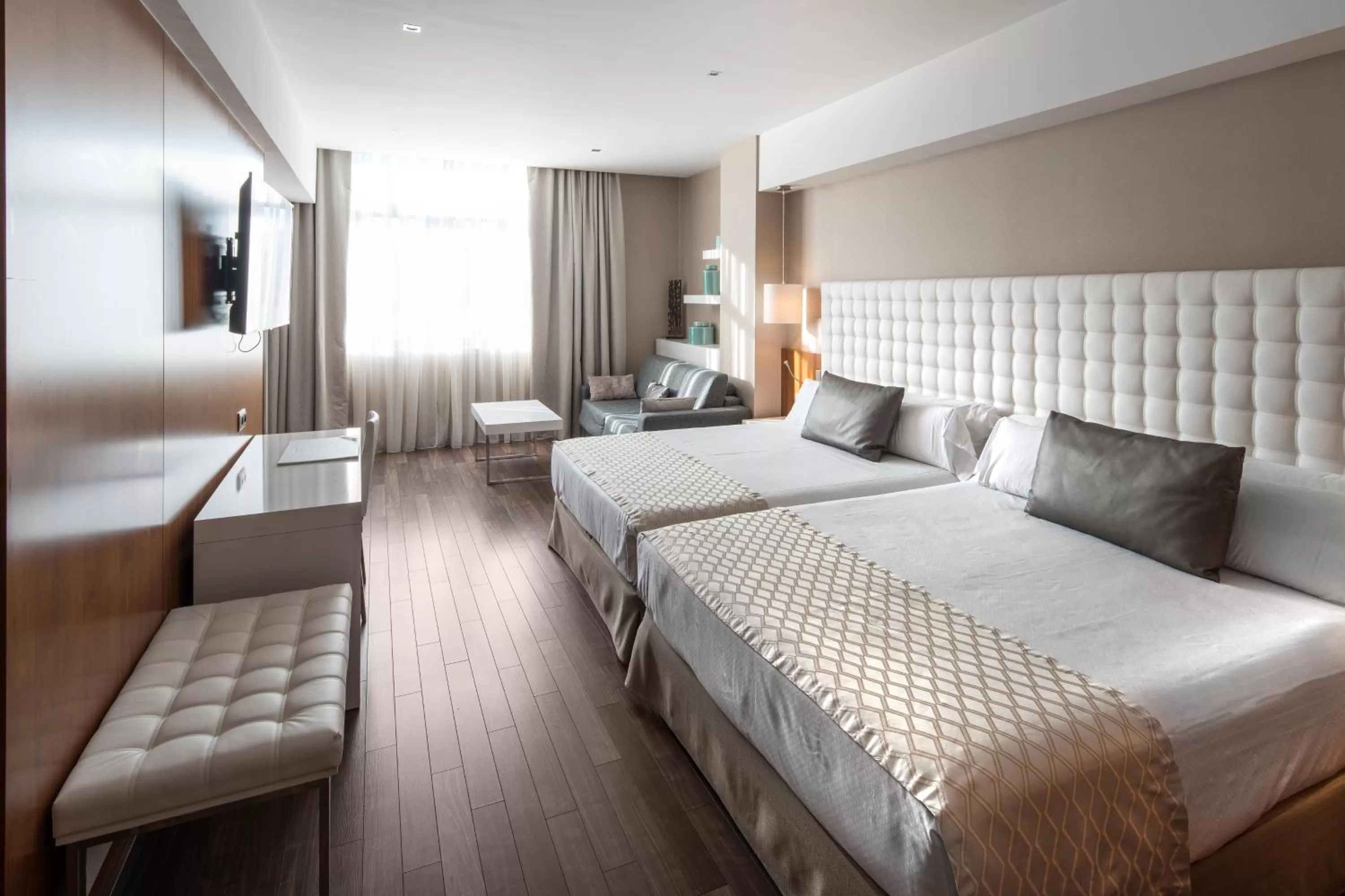 Family Room (2 Adults + 3 Children) in Catalonia Ramblas 4* Sup