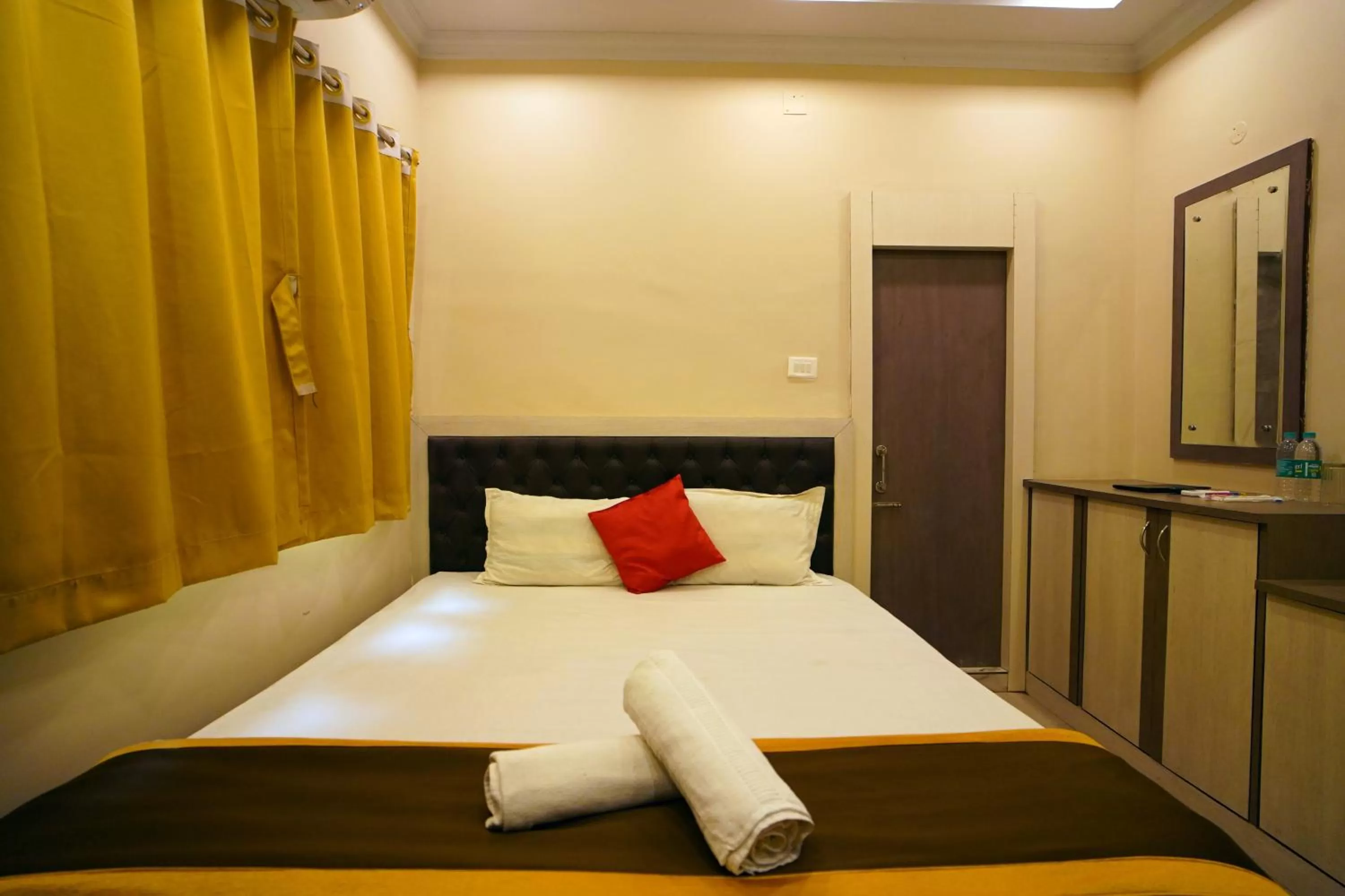 Bed in Royal Sea View