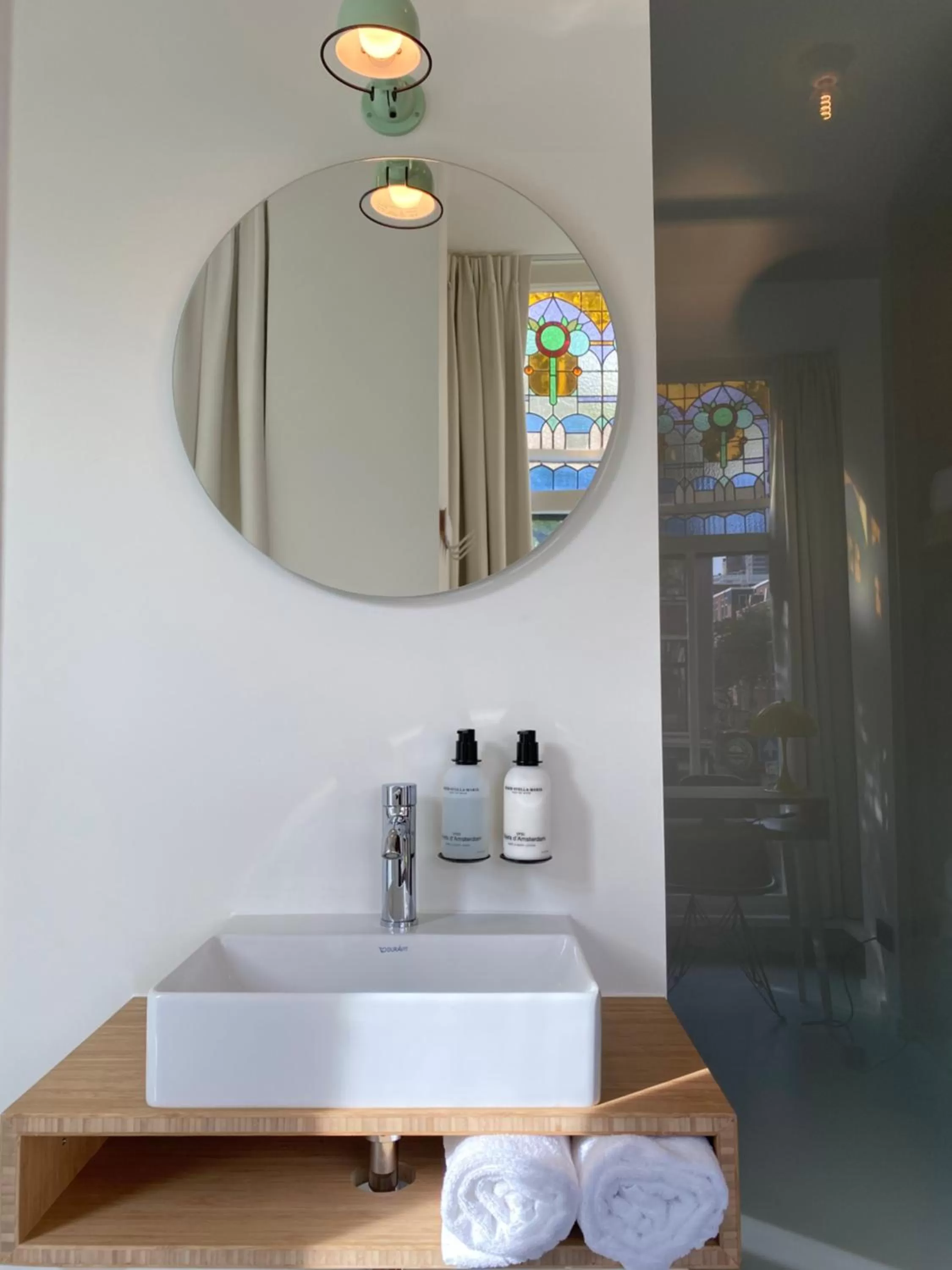 Bathroom in the bellhop