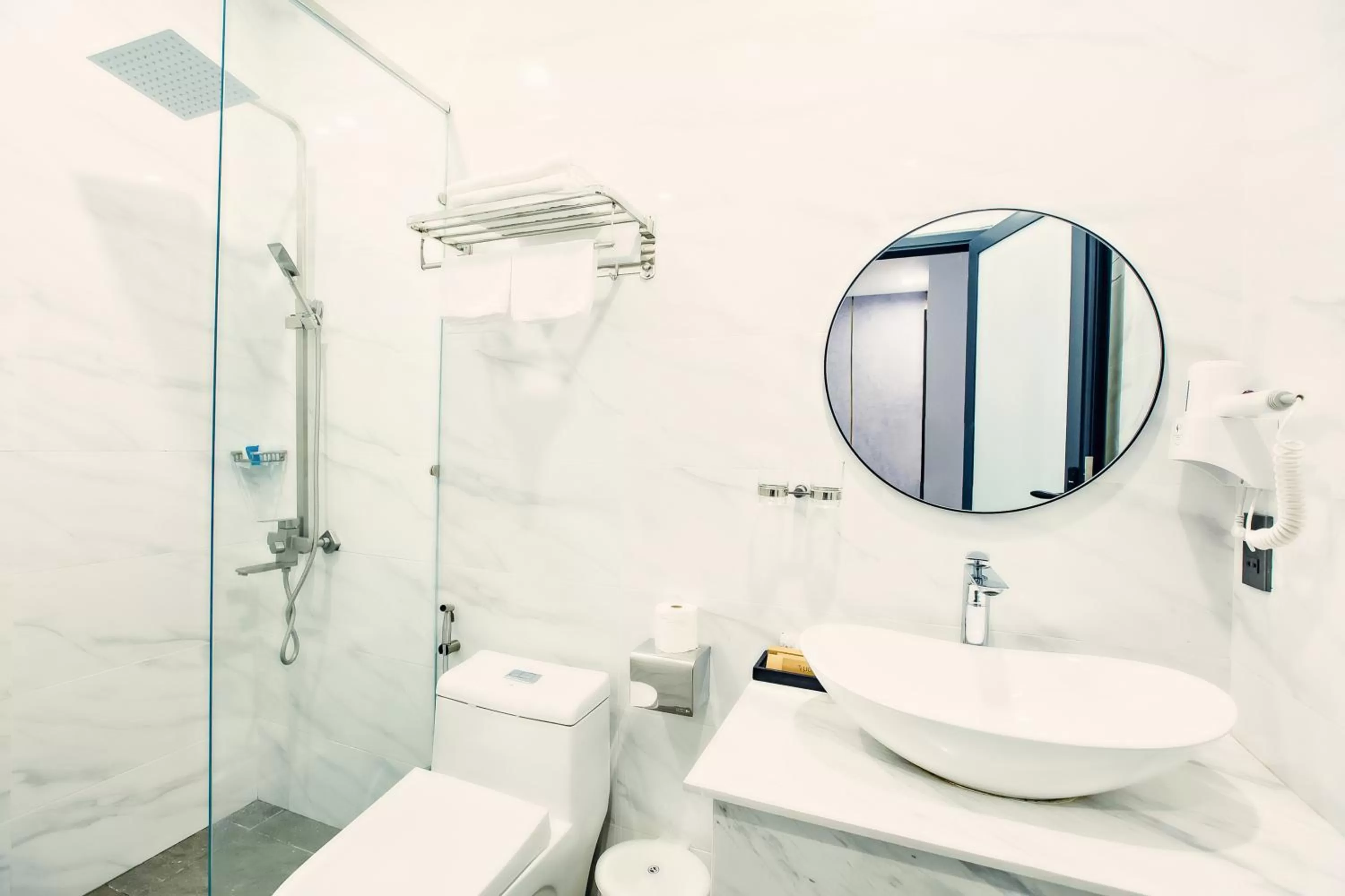 Shower, Bathroom in LION 3 HOTEL