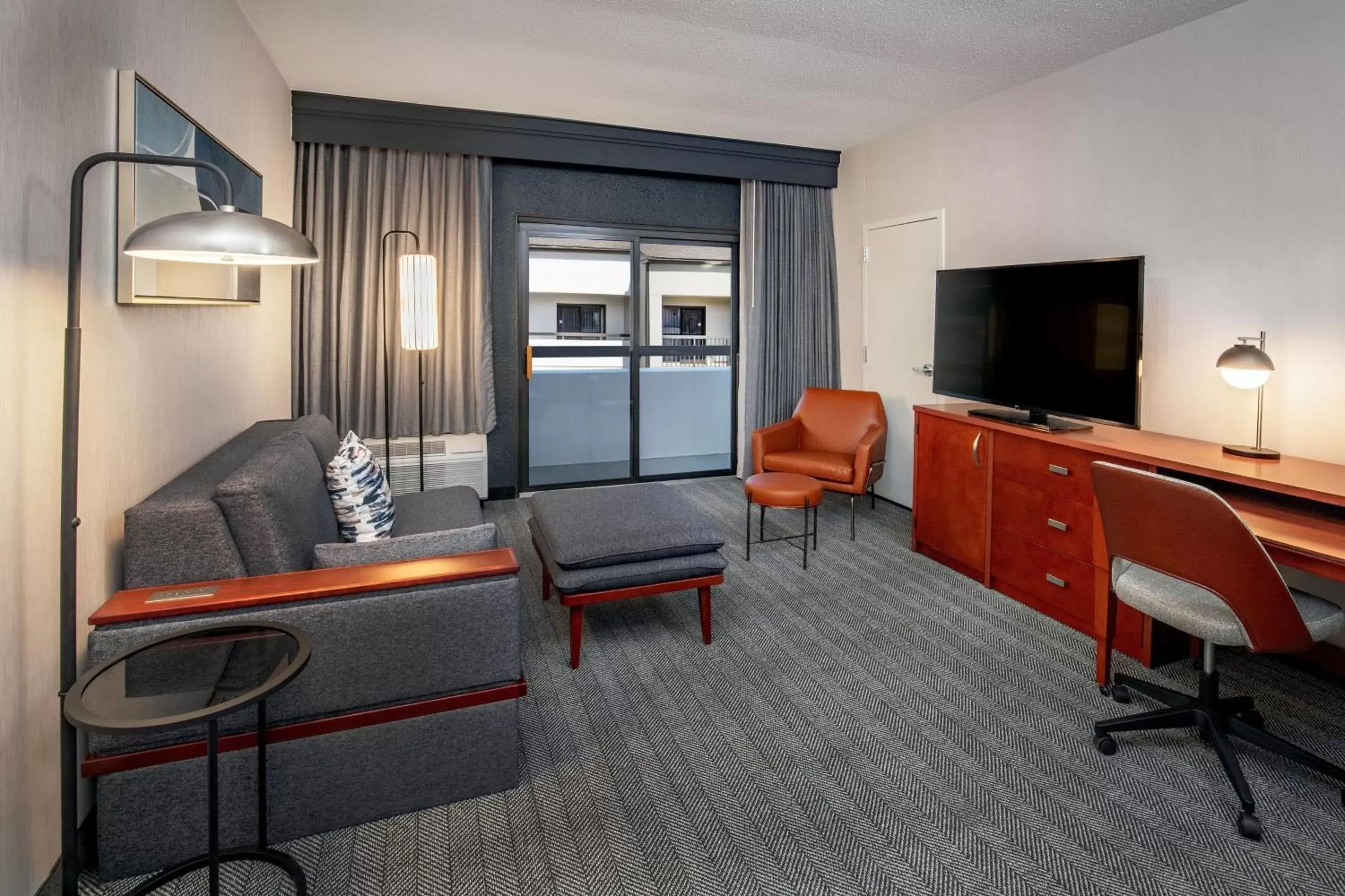 Living room, Seating Area in Courtyard by Marriott Boston Andover