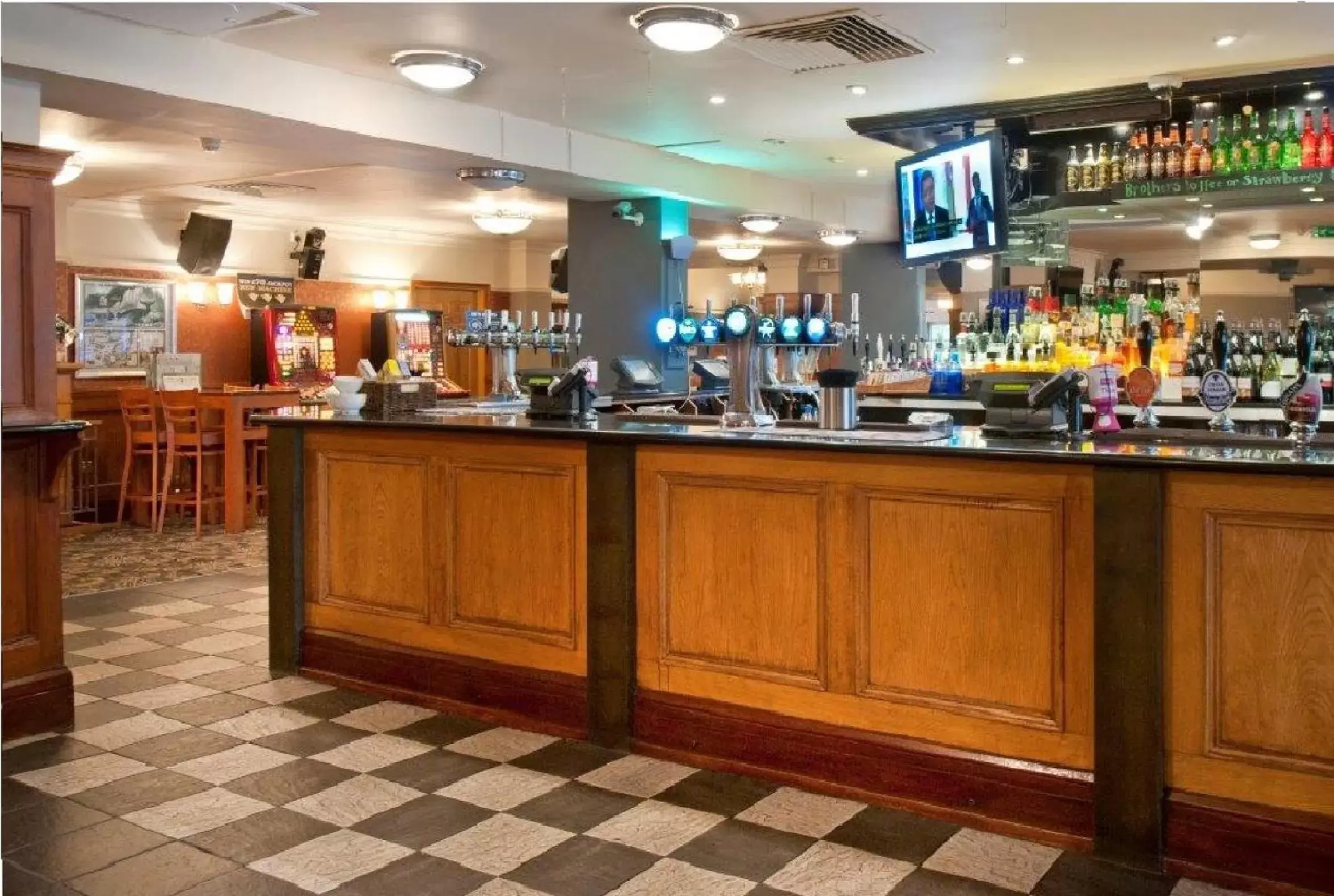 Lounge or bar, Restaurant/Places to Eat in Globe Hotel Wetherspoon