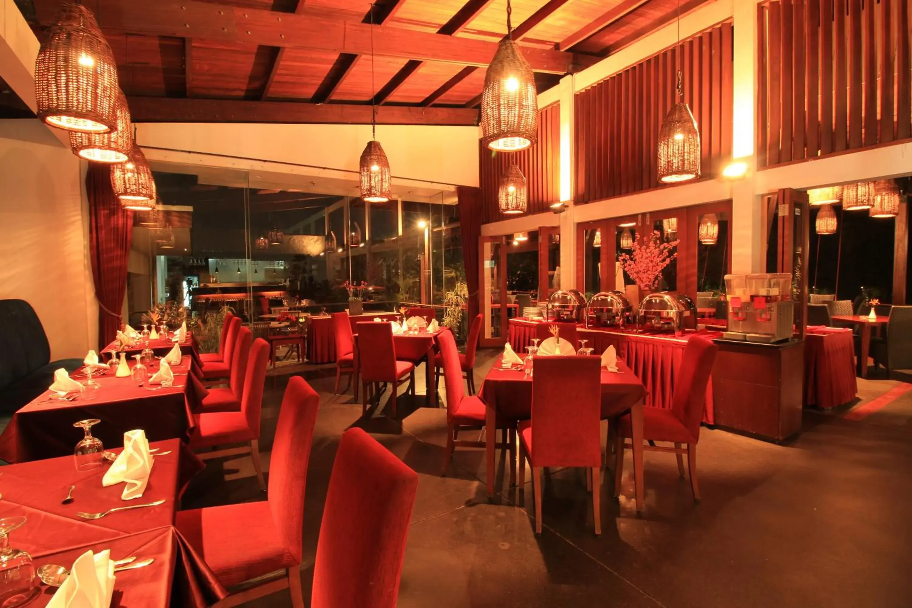 Restaurant/Places to Eat in Puri Setiabudhi Residence Hotel
