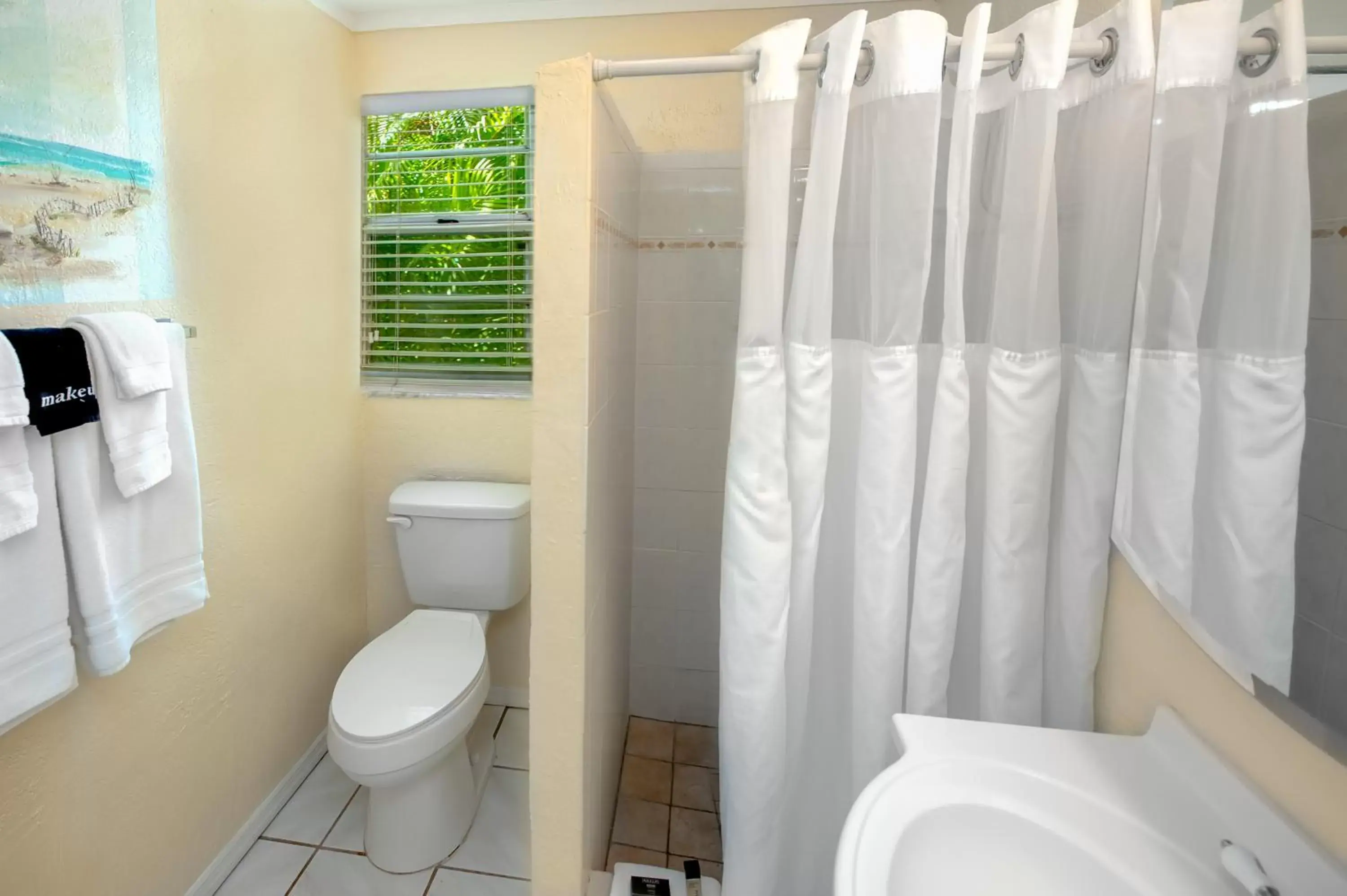 Toilet, Bathroom in Cedar Cove Resort & Cottages