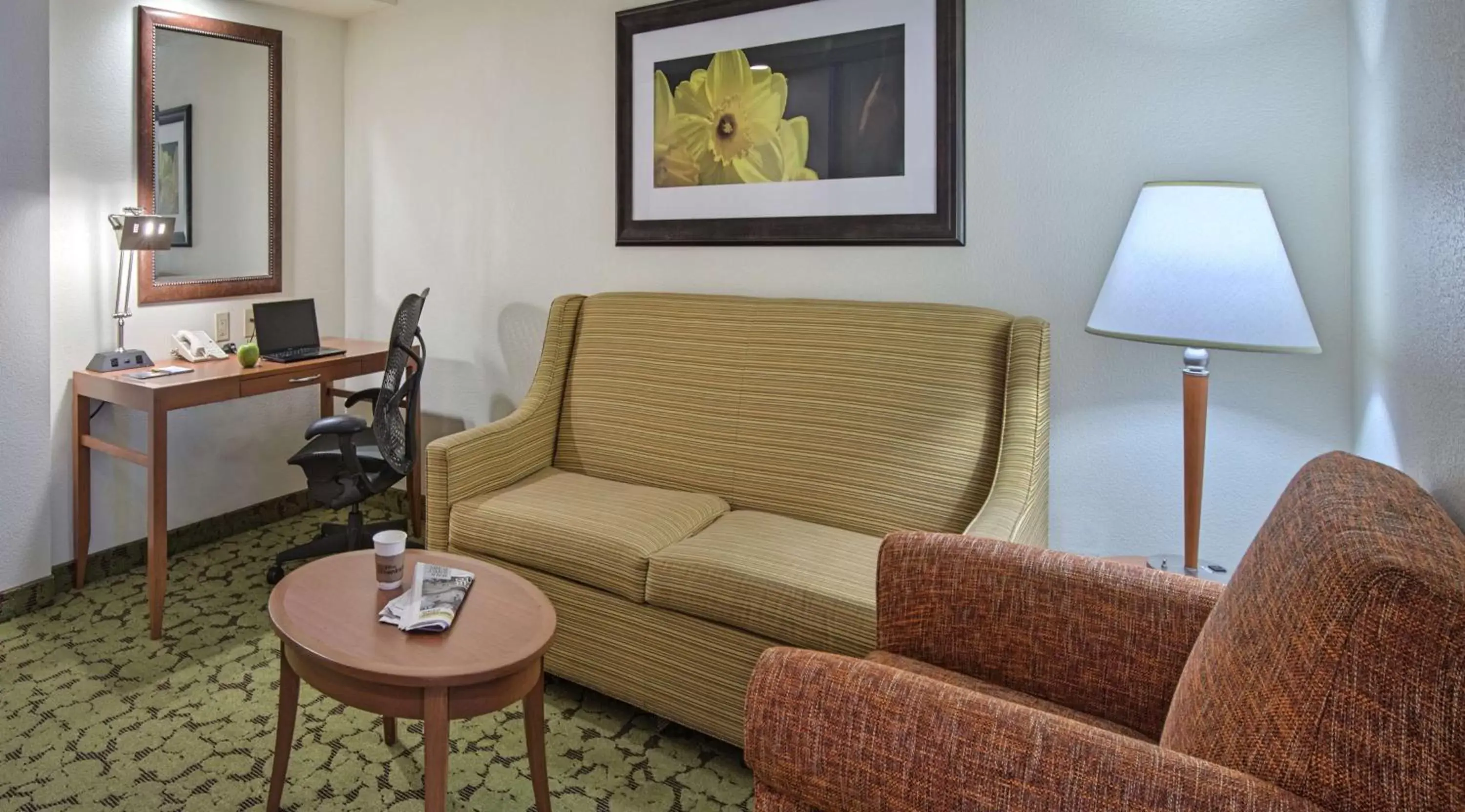 Bedroom, Seating Area in Hilton Garden Inn Huntsville/Space Center