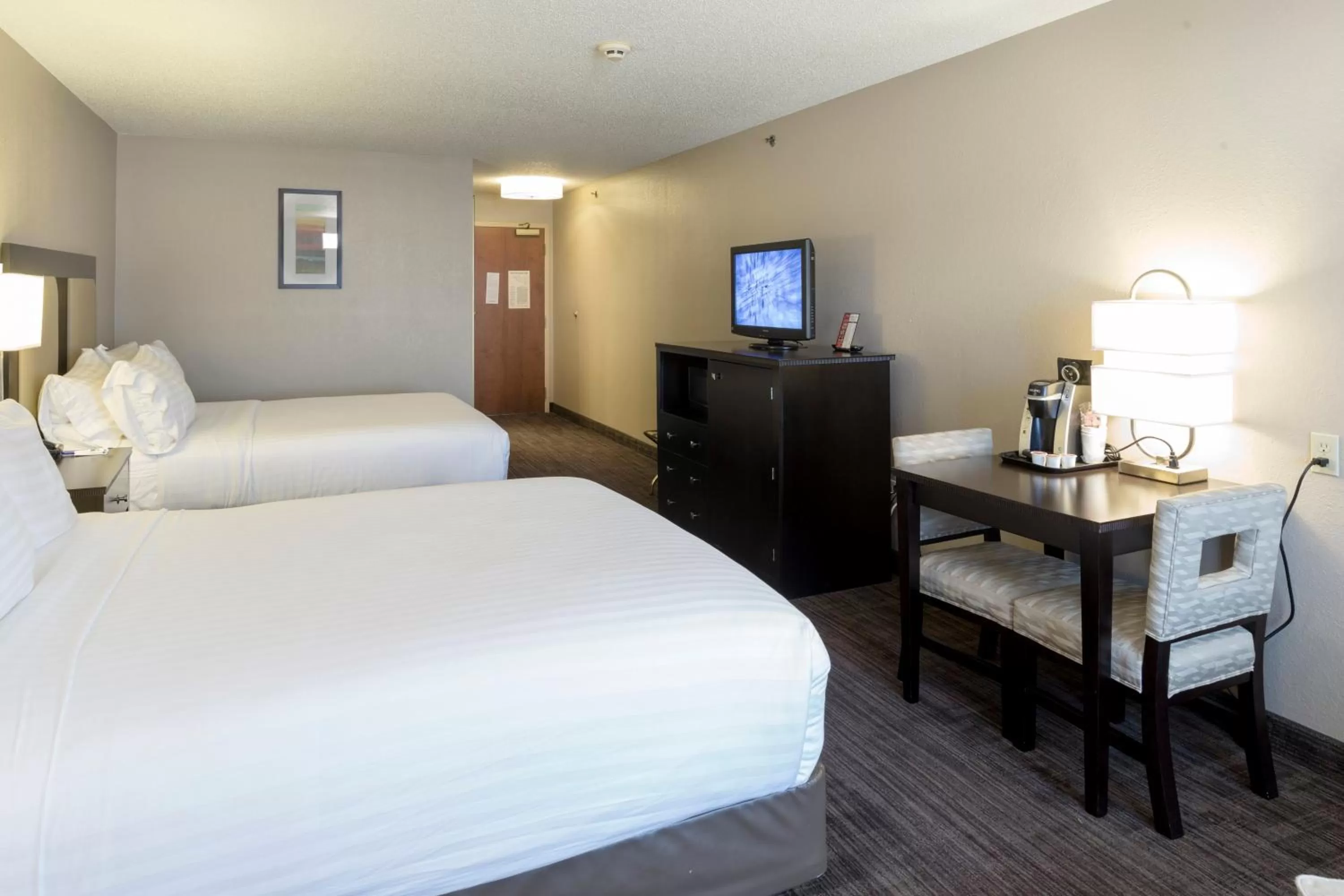 Photo of the whole room, Bed in Holiday Inn Express Hotel & Suites-Saint Joseph by IHG