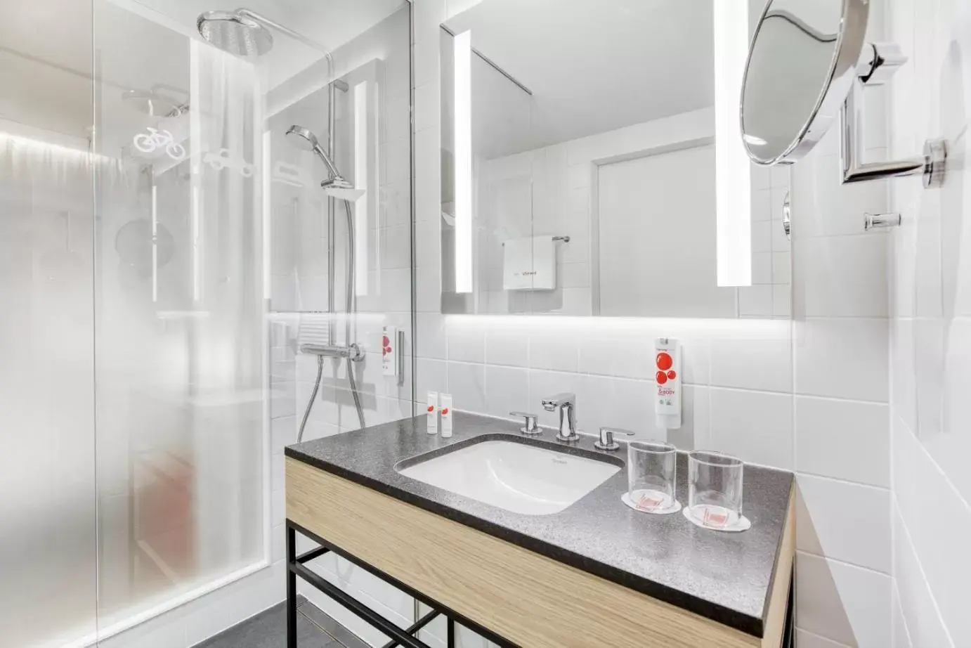 Shower, Bathroom in IntercityHotel Saarbrücken