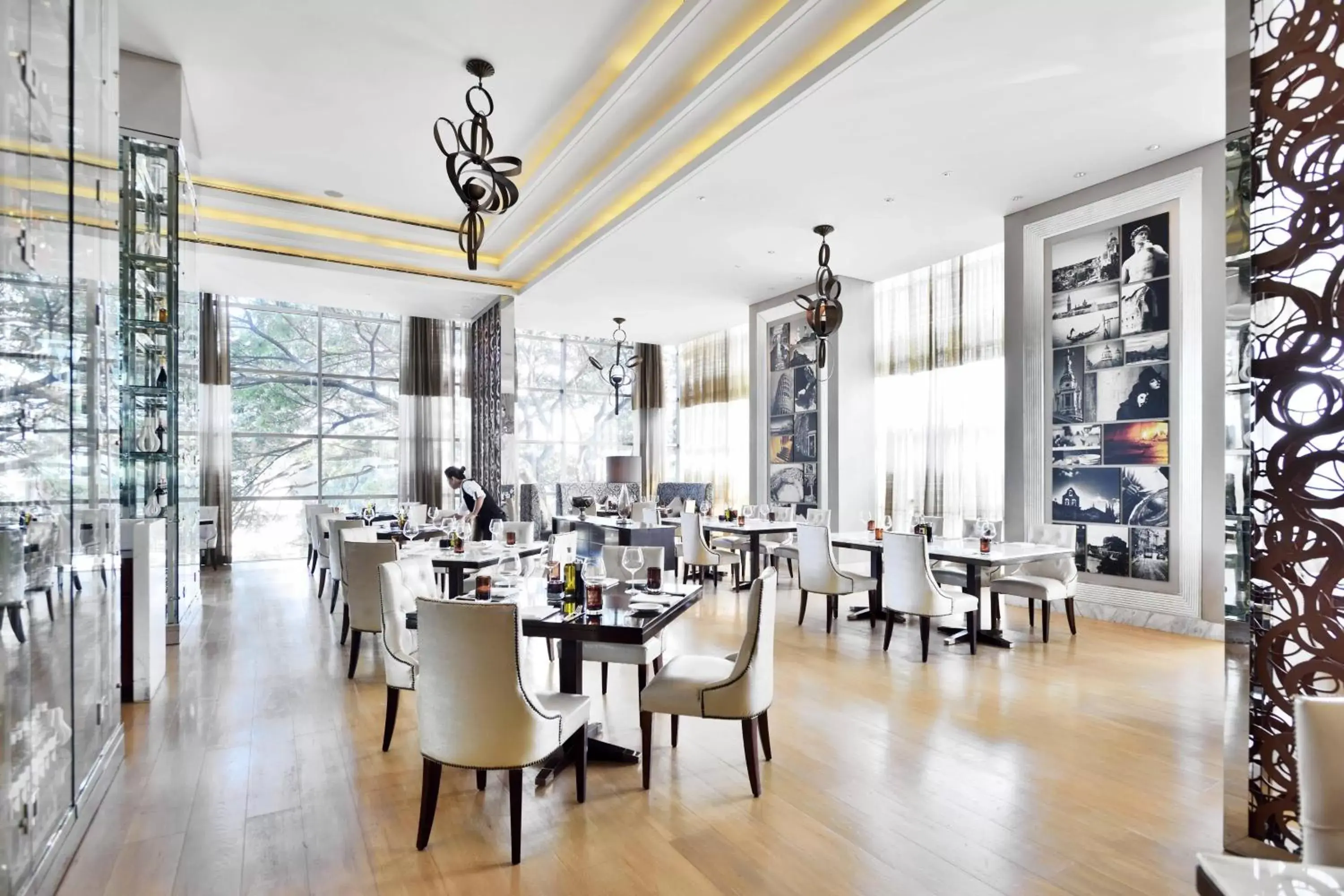 Restaurant/Places to Eat in JW Marriott Pune