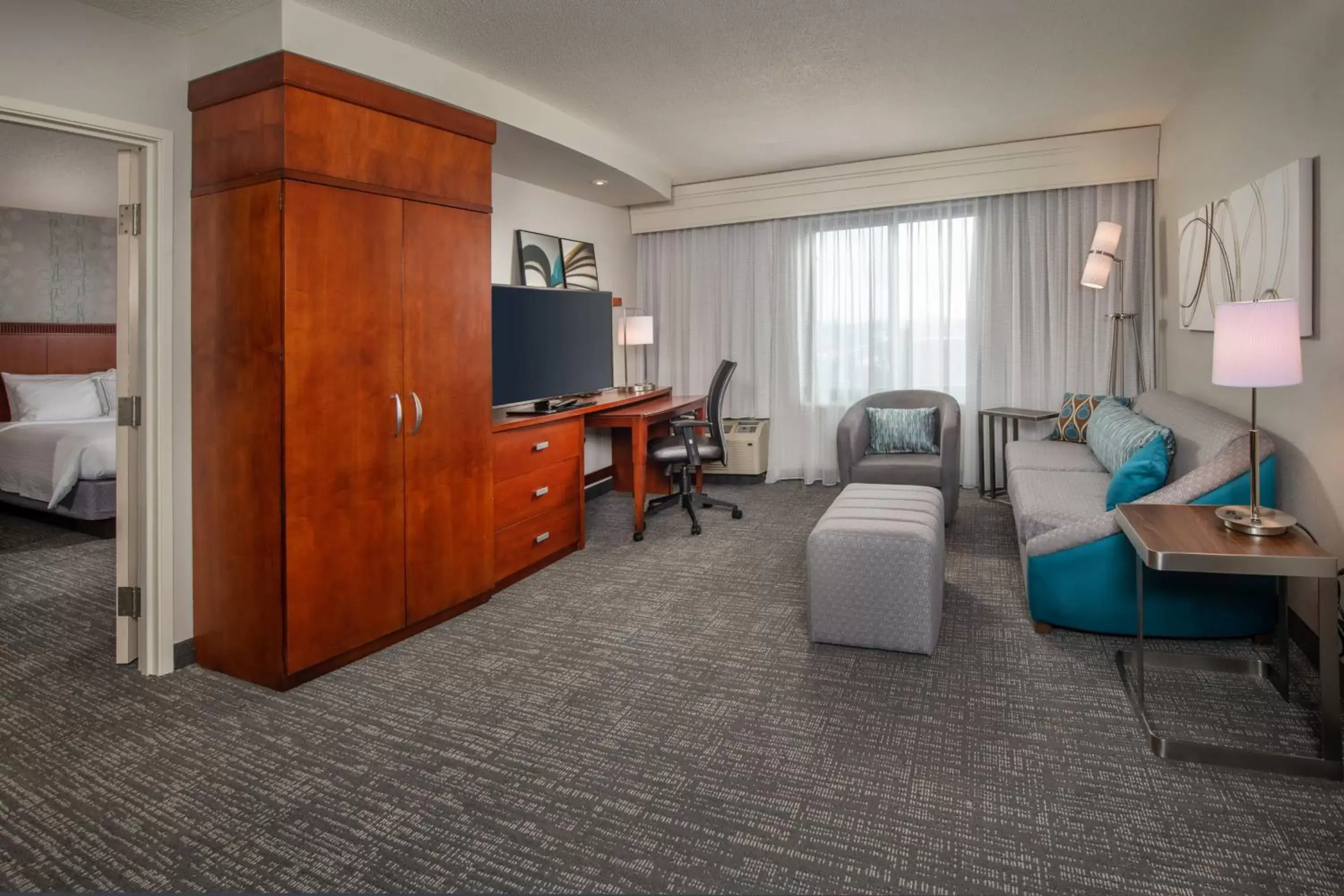 Living room, TV/Entertainment Center in Courtyard Dunn Loring Fairfax