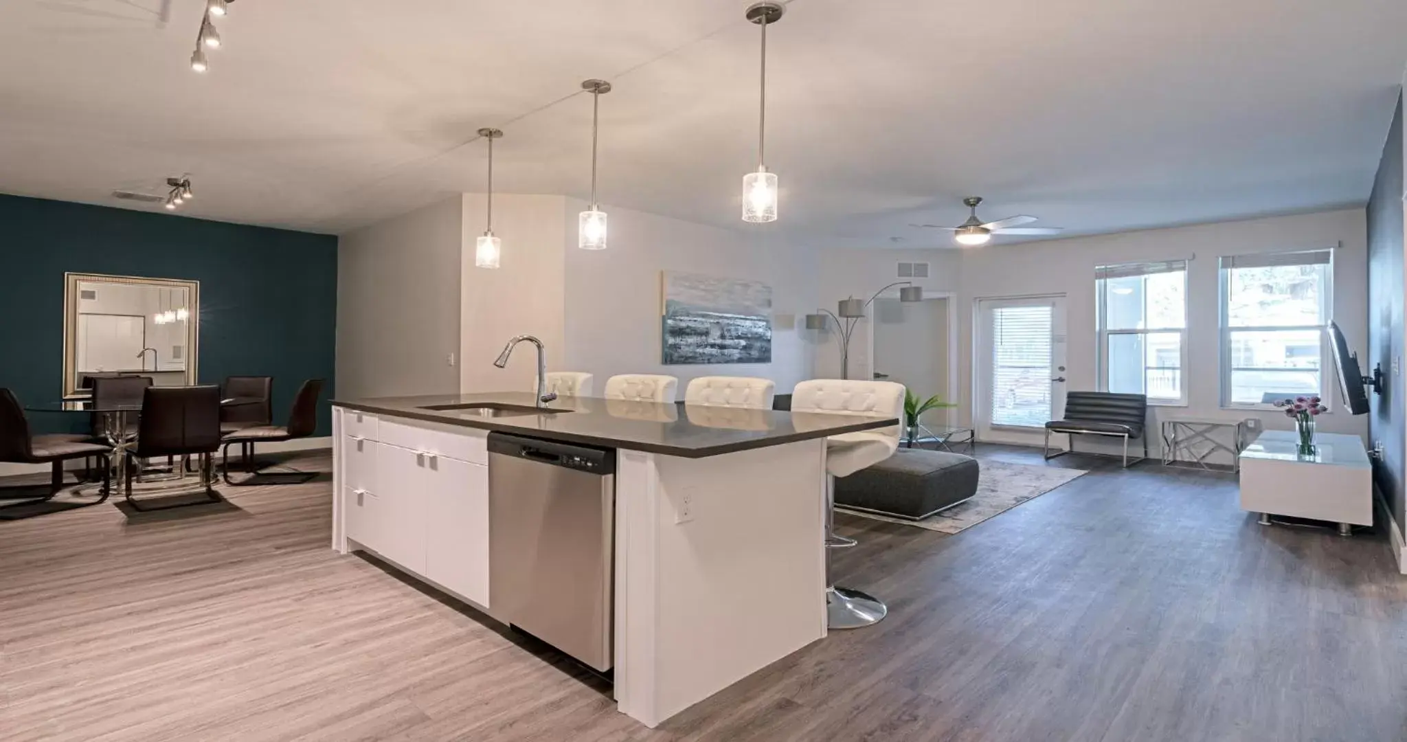 Kitchen or kitchenette, Kitchen/Kitchenette in Westshore Apartments by Barsala