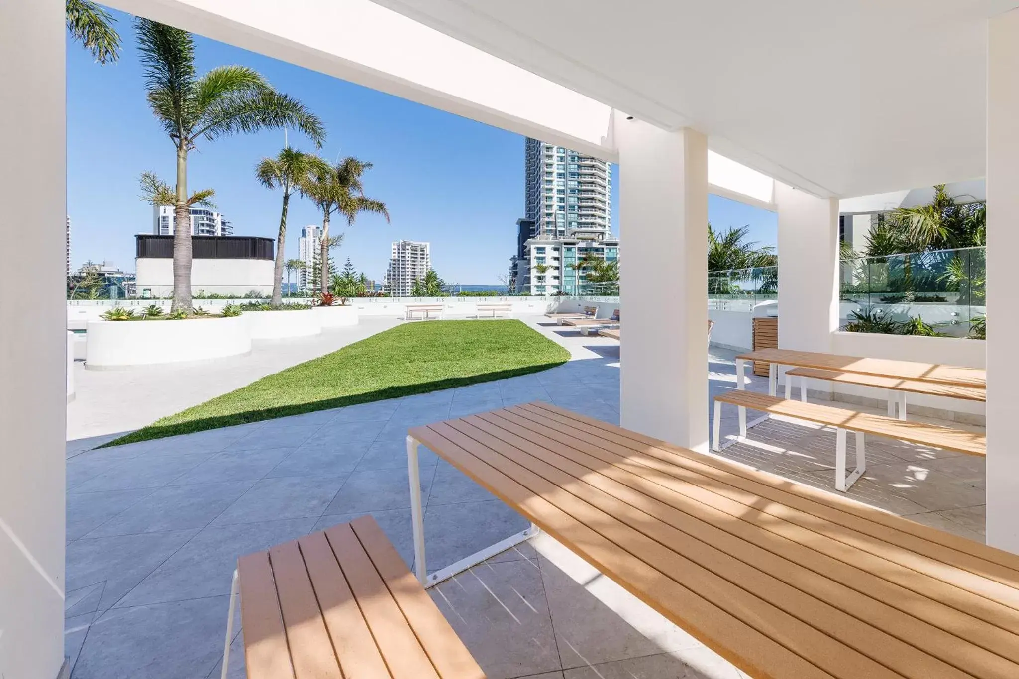 Patio, Swimming Pool in Meriton Suites Surfers Paradise