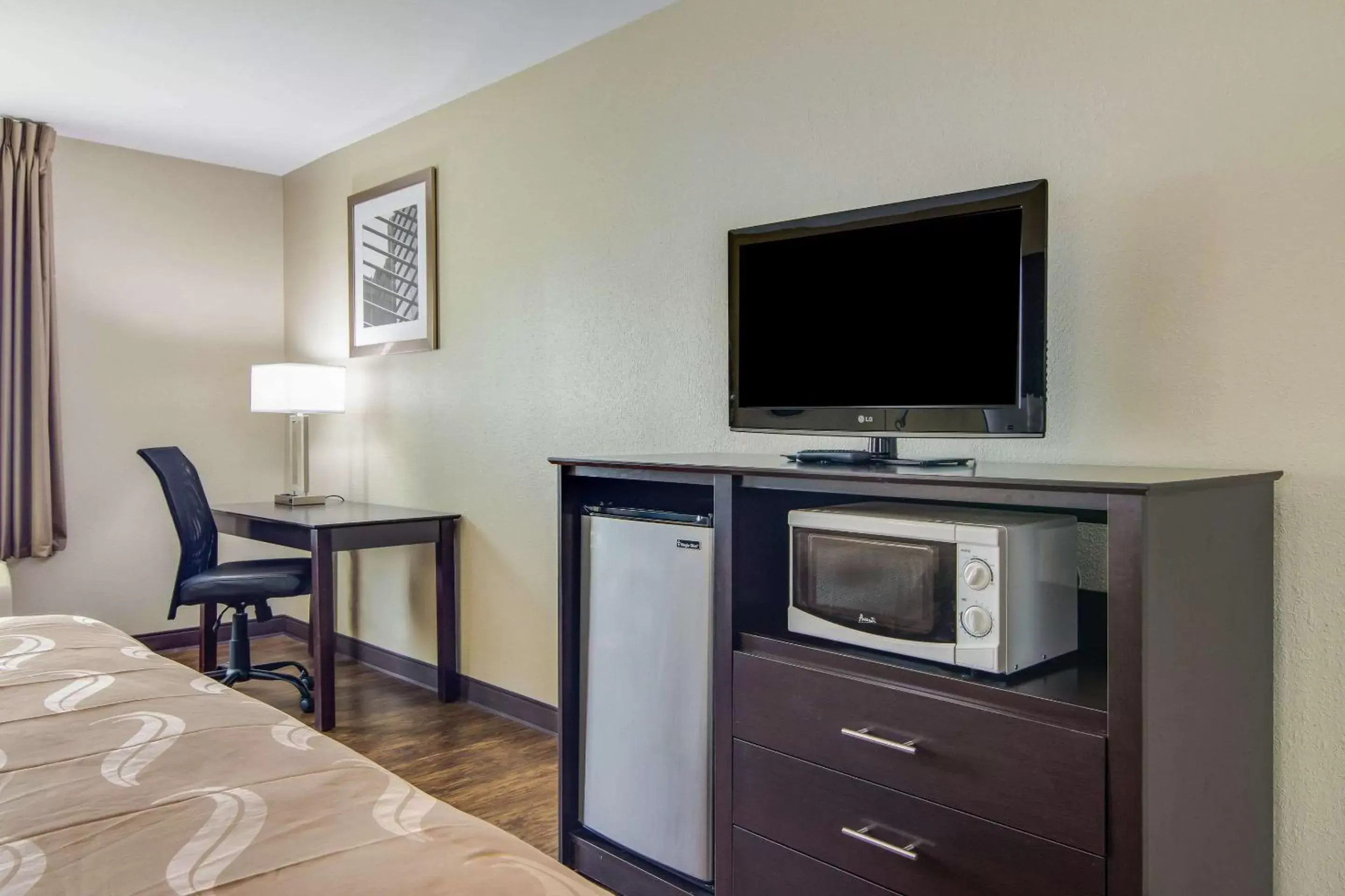 Photo of the whole room, TV/Entertainment Center in Quality Inn & Suites Canton, GA