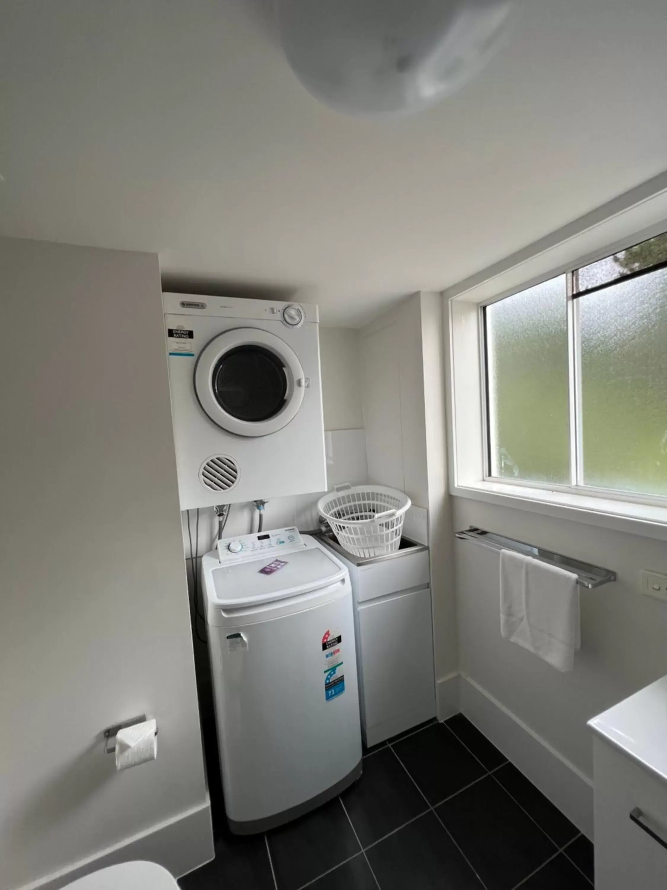 washing machine, Bathroom in Cascade Gardens Apartments