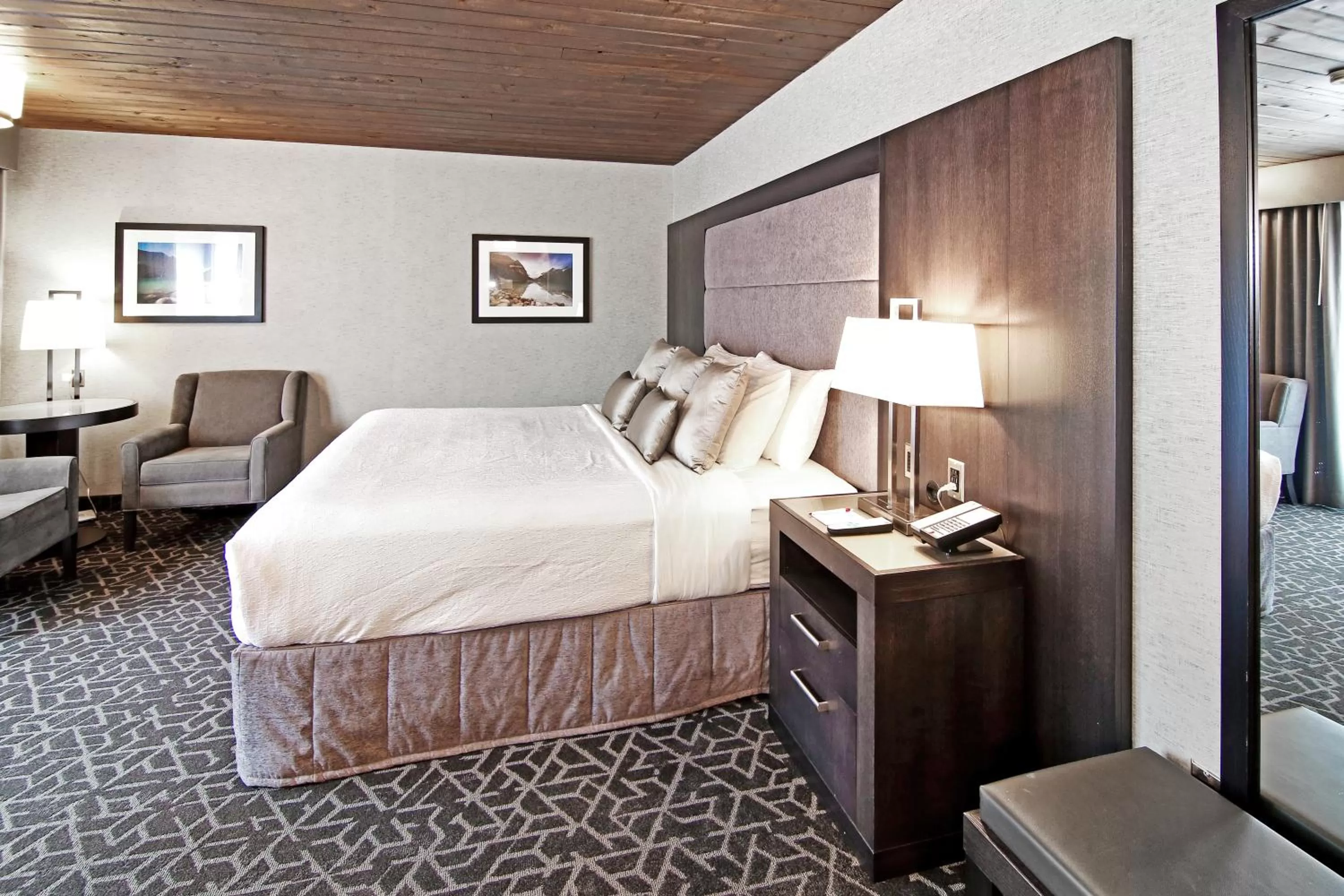 Bed in Best Western Plus Banff International Lodge