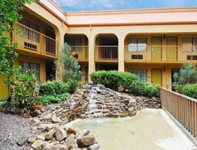 Property building in Days Inn by Wyndham Southaven MS Property building in Days Inn by Wyndham Southaven MS