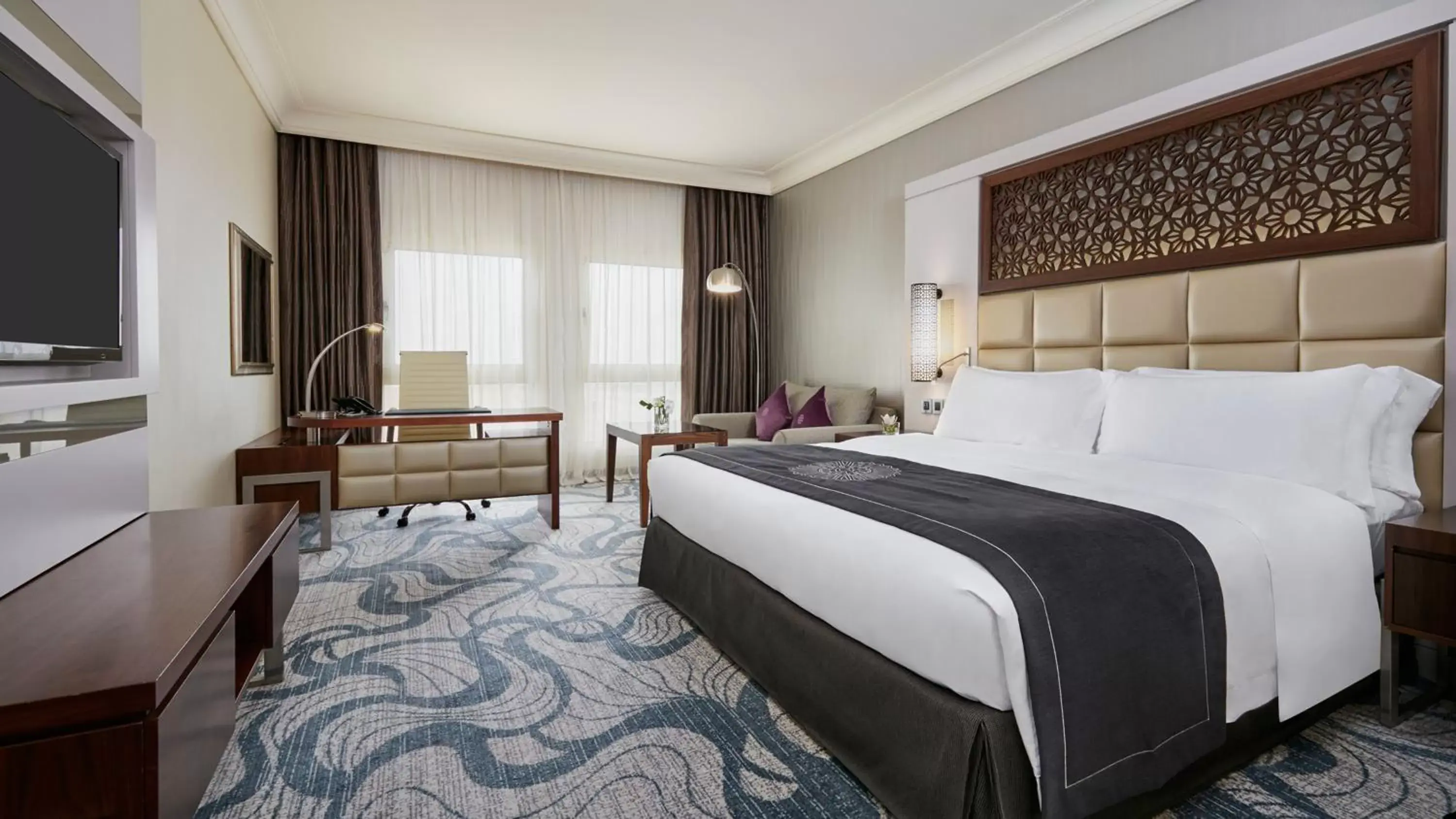 Photo of the whole room, Bed in InterContinental Doha Beach & Spa, an IHG Hotel