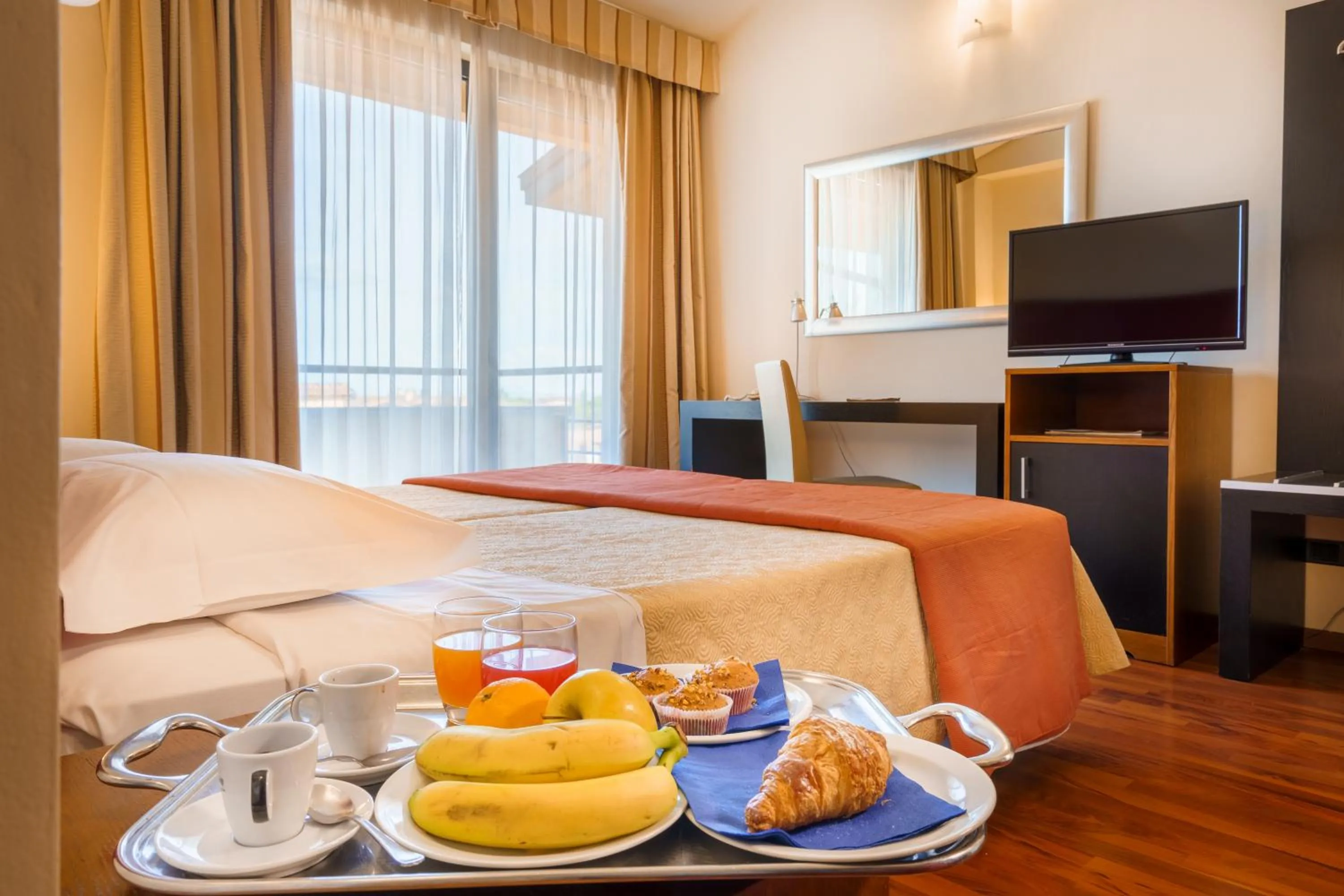 Bedroom, Bed in Hotel Cristallo di La Rosetta Srl