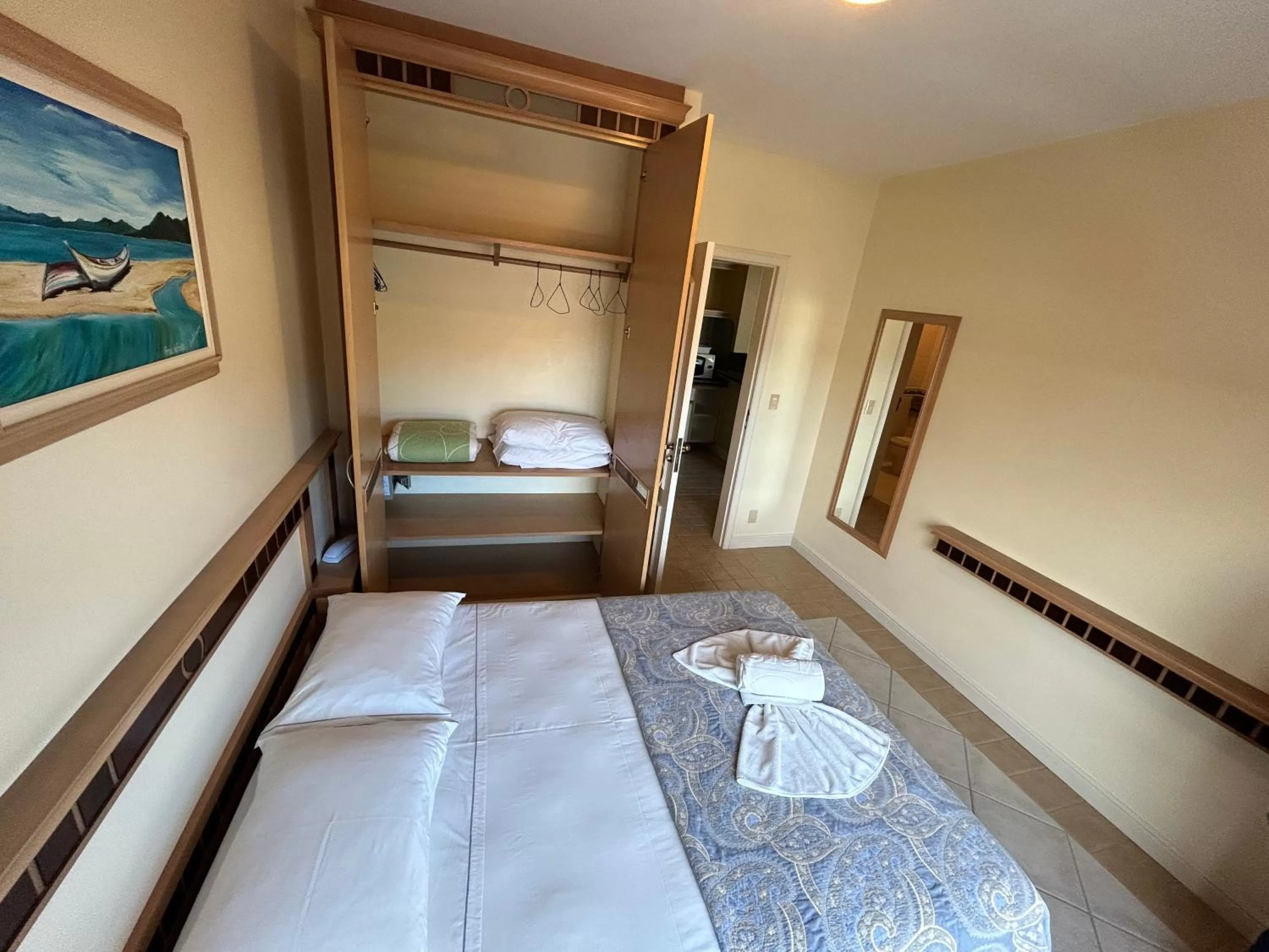 Bed in Golfinhos Apart Hotel