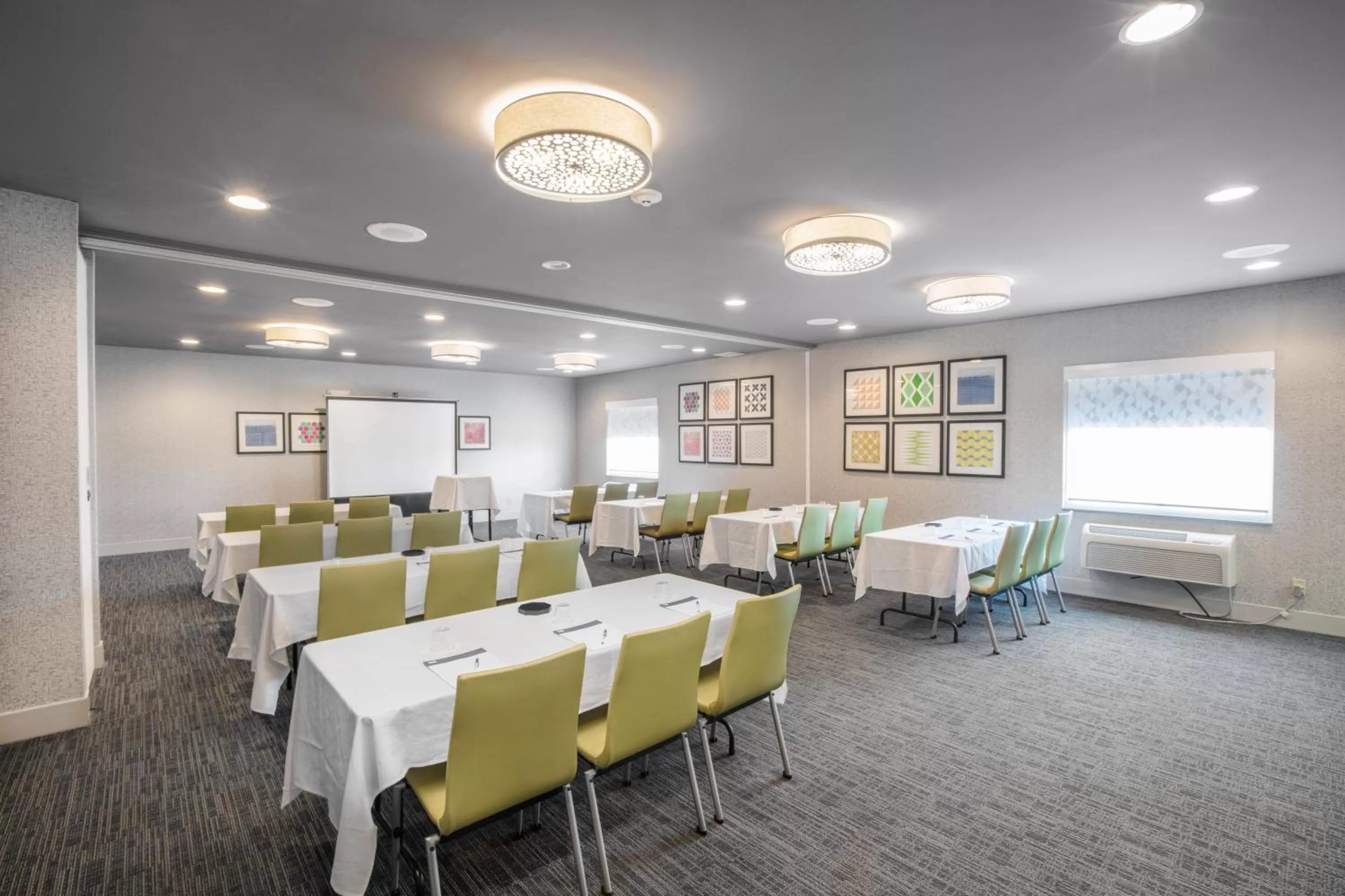 Meeting/conference room in Holiday Inn Express Hotel & Suites Altoona-Des Moines by IHG
