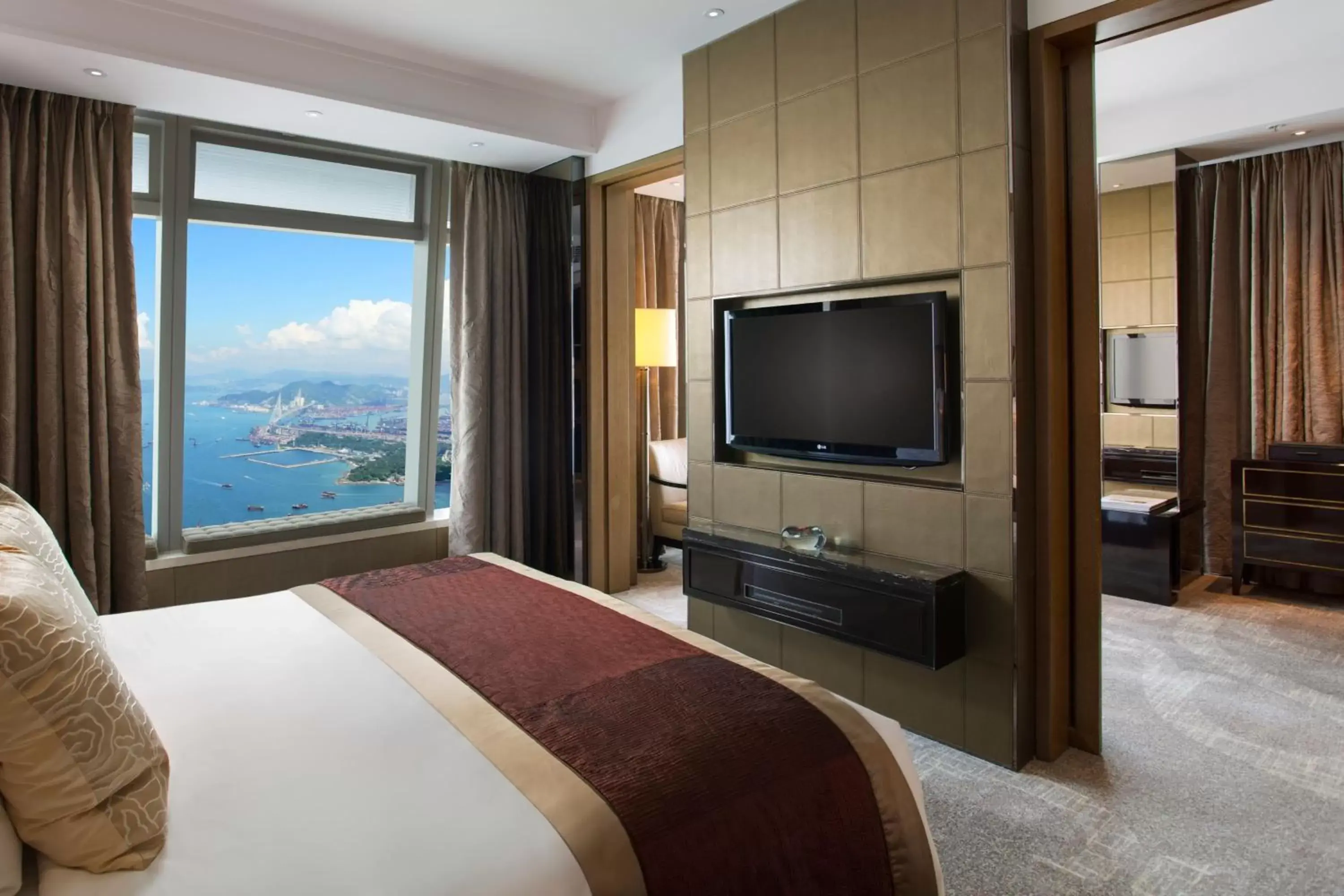 Photo of the whole room, TV/Entertainment Center in The Ritz-Carlton Hong Kong