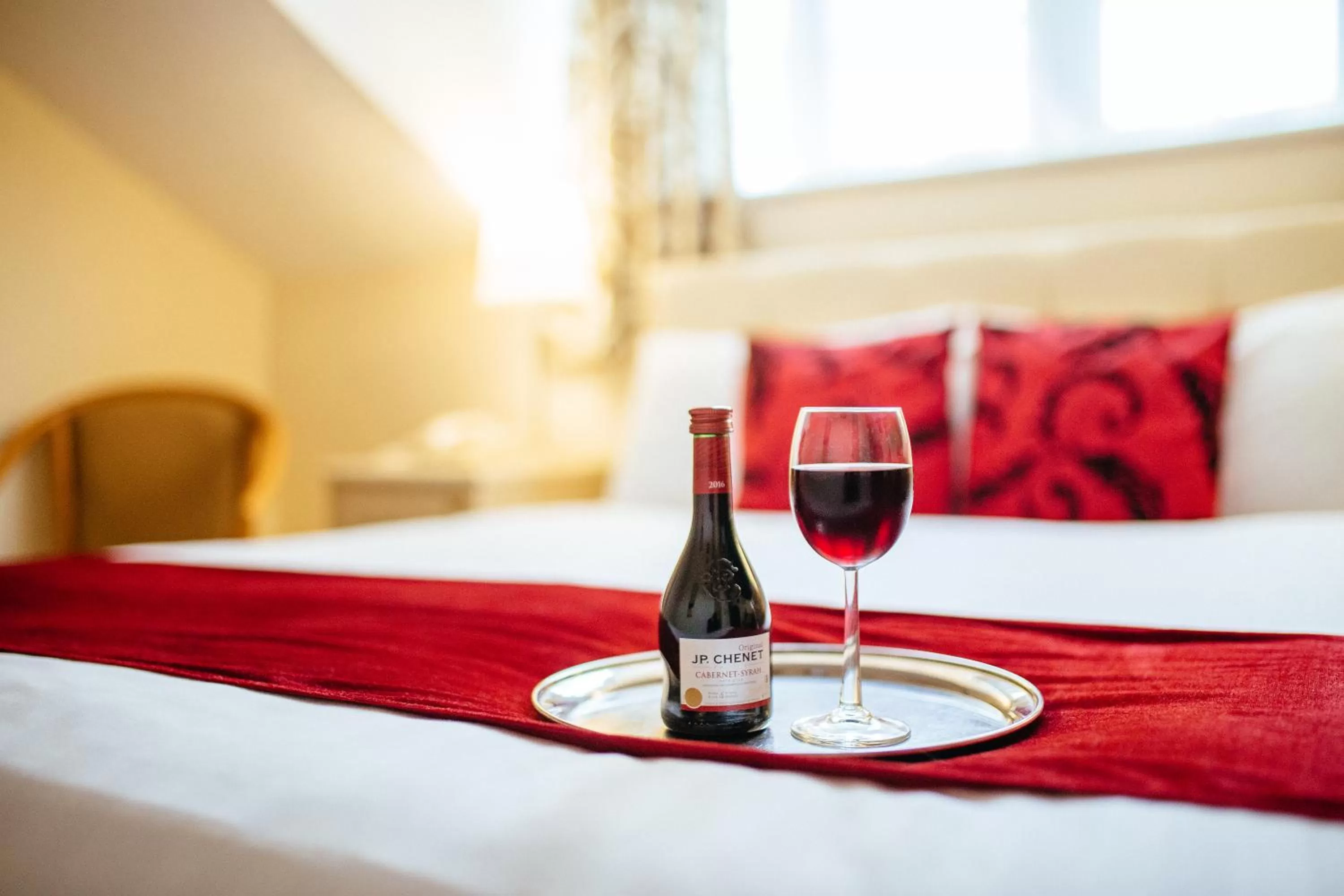 Bed in Pymgate Lodge Hotel Manchester Airport