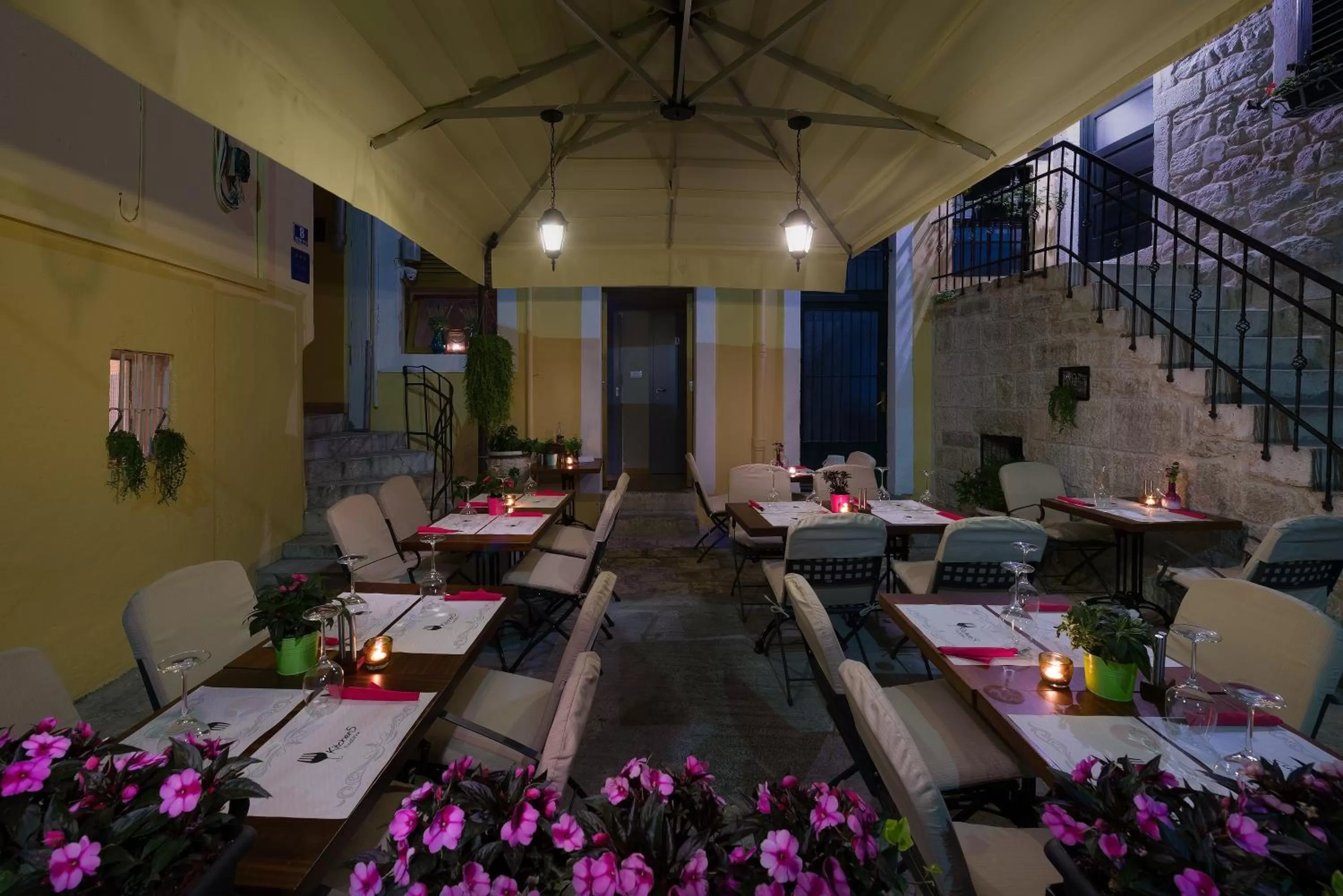 Restaurant/places to eat in Piazza Heritage Hotel