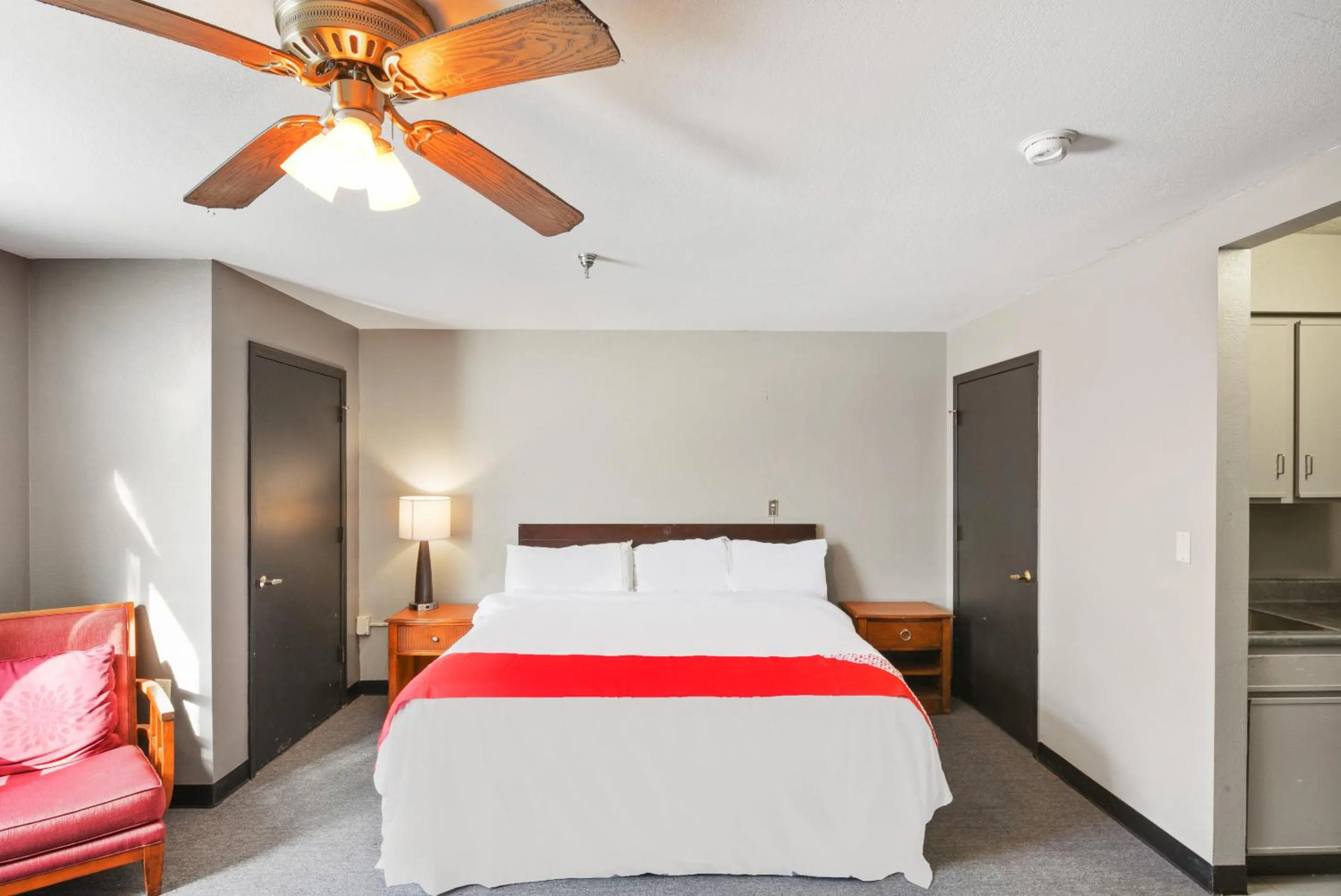 Bedroom, Bed in OYO Hotel Edmond - University of Central Oklahoma