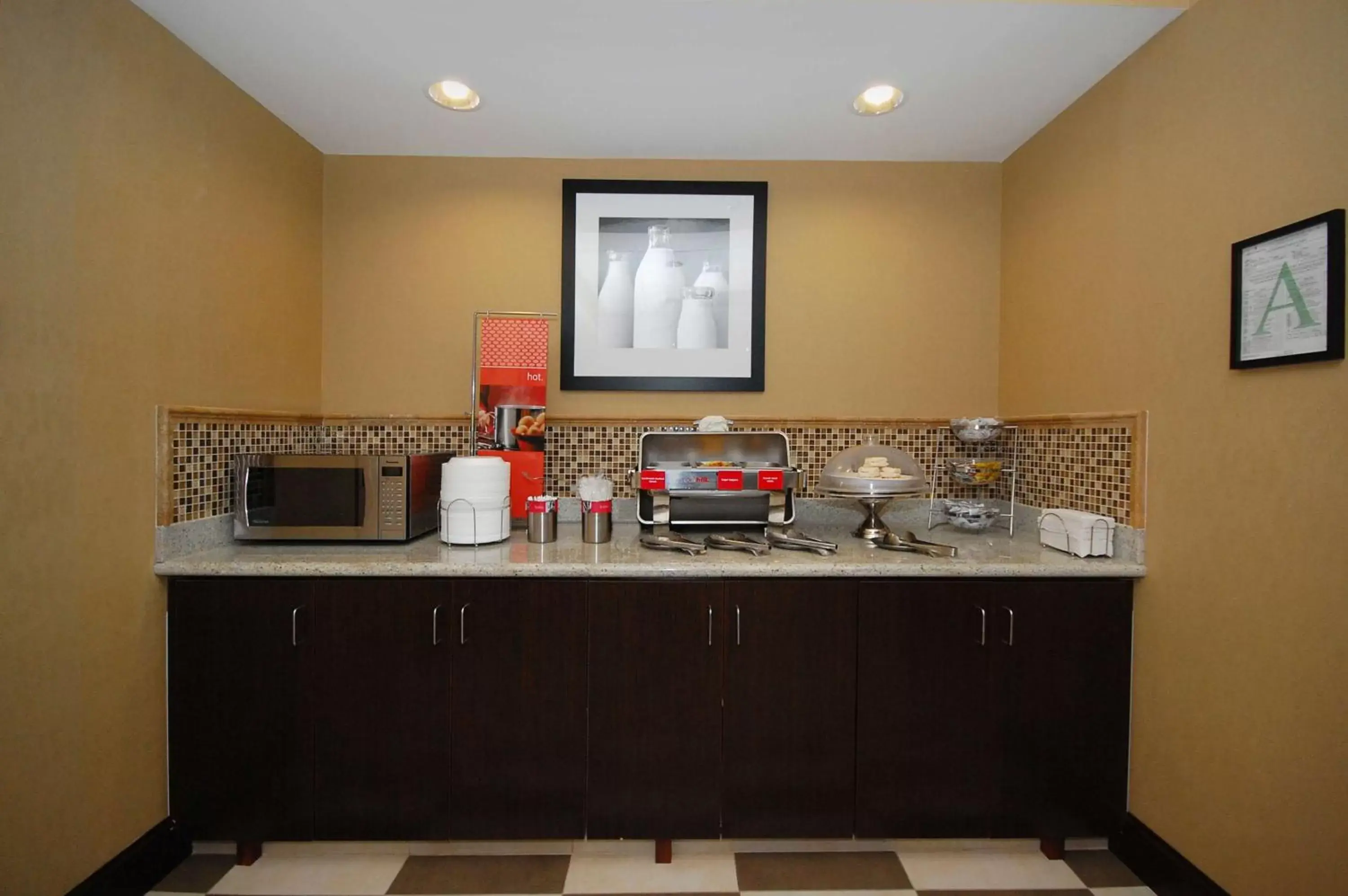 Dining area, Kitchen/Kitchenette in Hampton Inn Jackson/Flowood - Airport Area MS