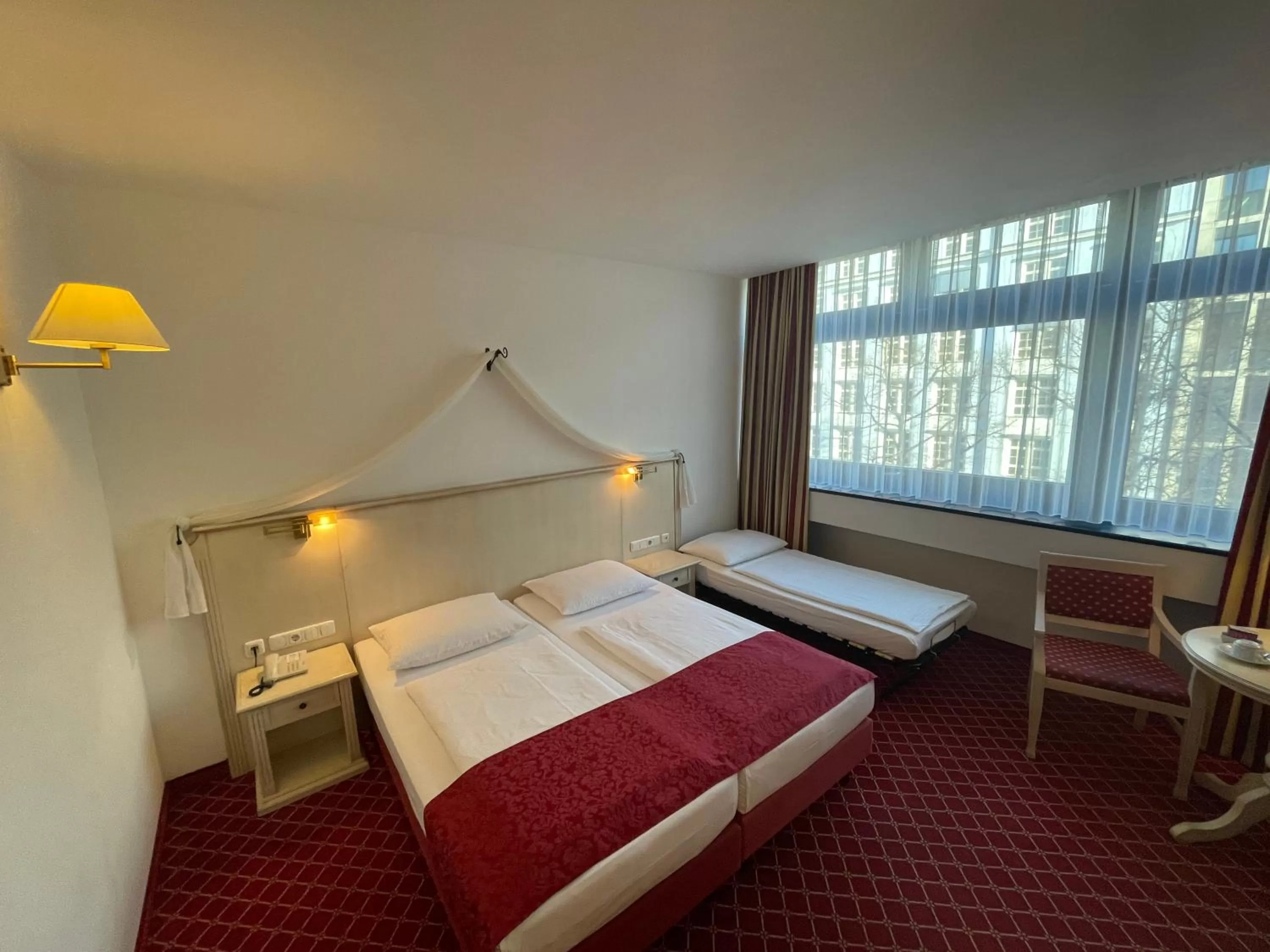 Bed in Hotel Chateau Kurfürstendamm