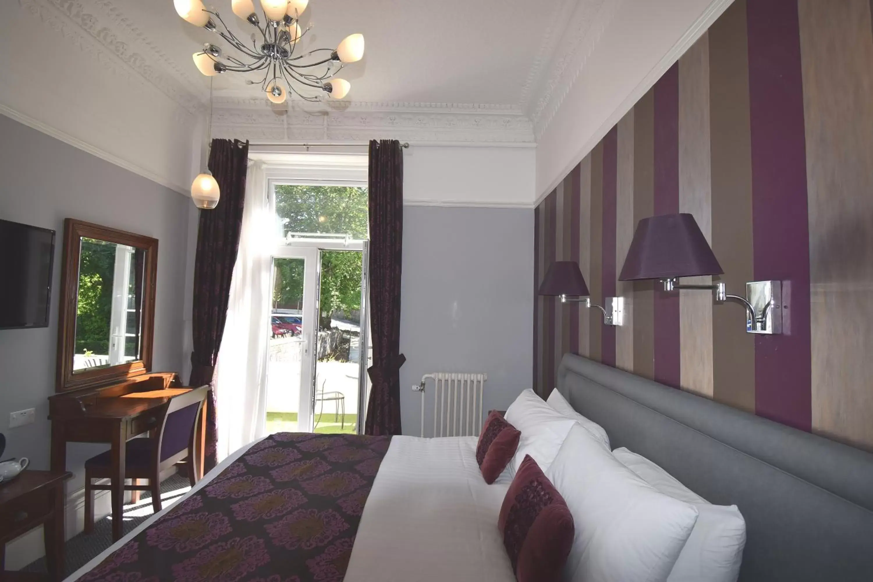 Balcony/Terrace, Bed in Lincombe Hall Hotel & Spa - Just for Adults