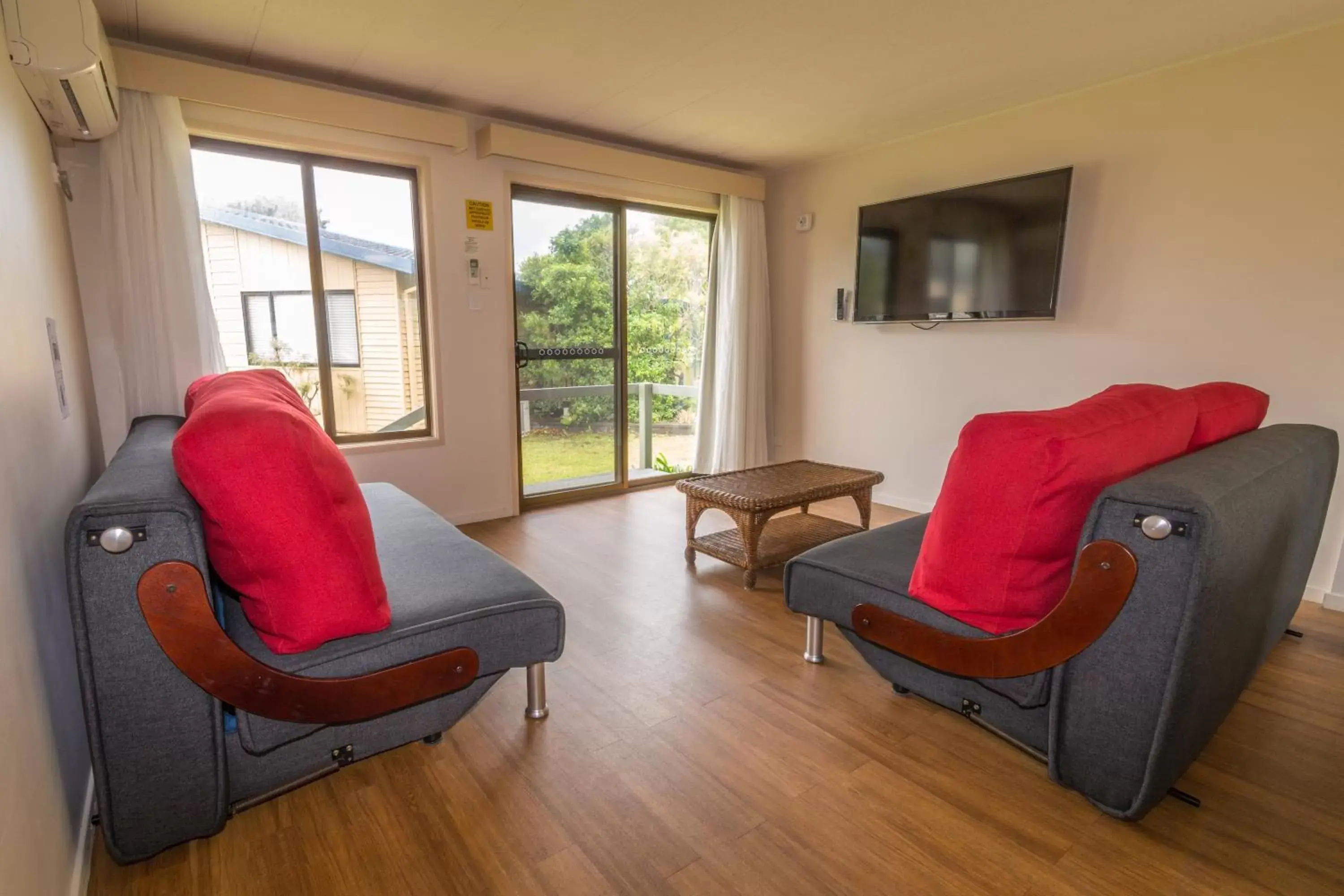 Bed, Seating Area in Wollongong Surf Leisure Resort