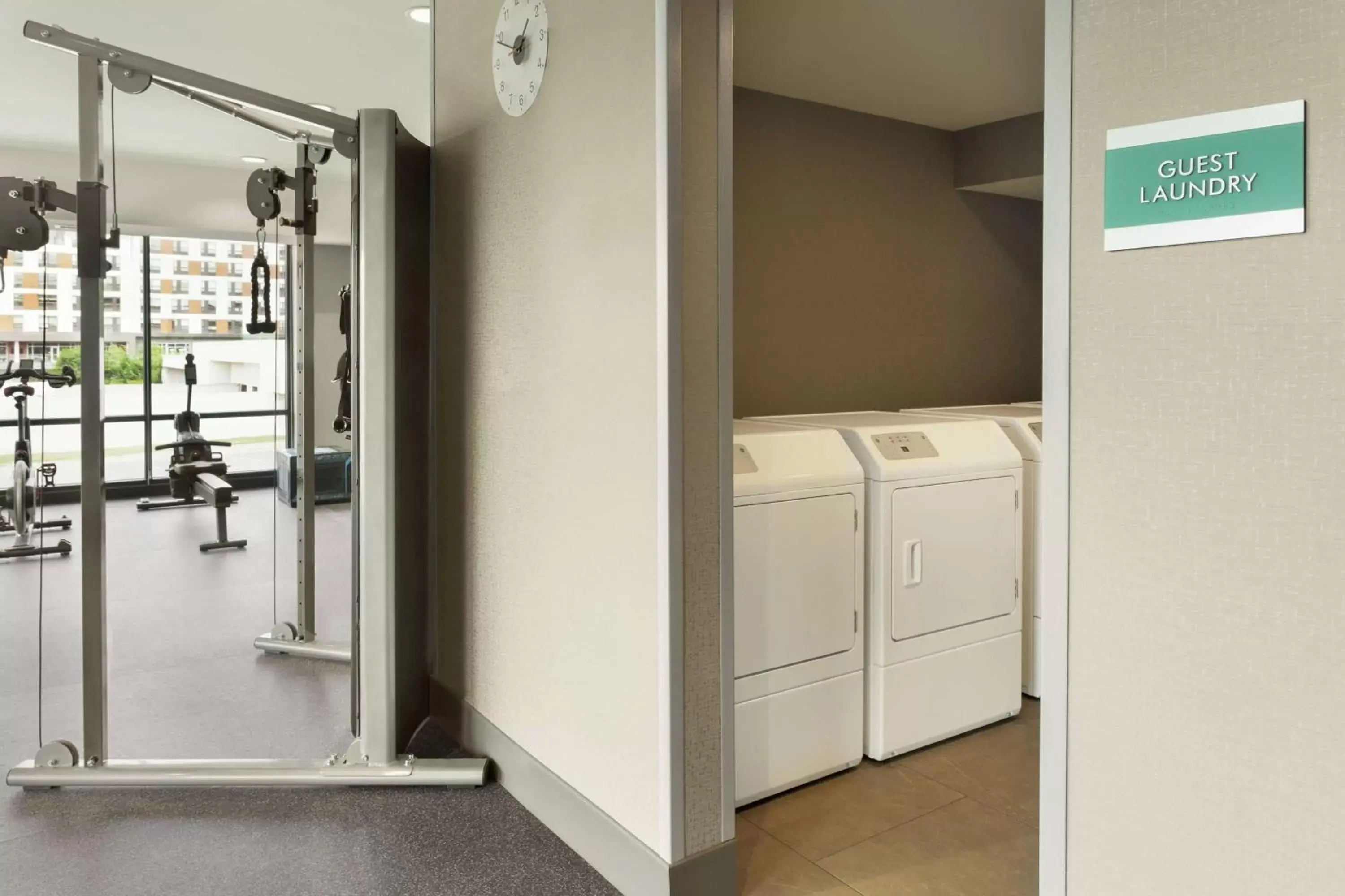 Fitness centre/facilities, Kitchen/Kitchenette in Home2 Suites By Hilton Minneapolis University Area
