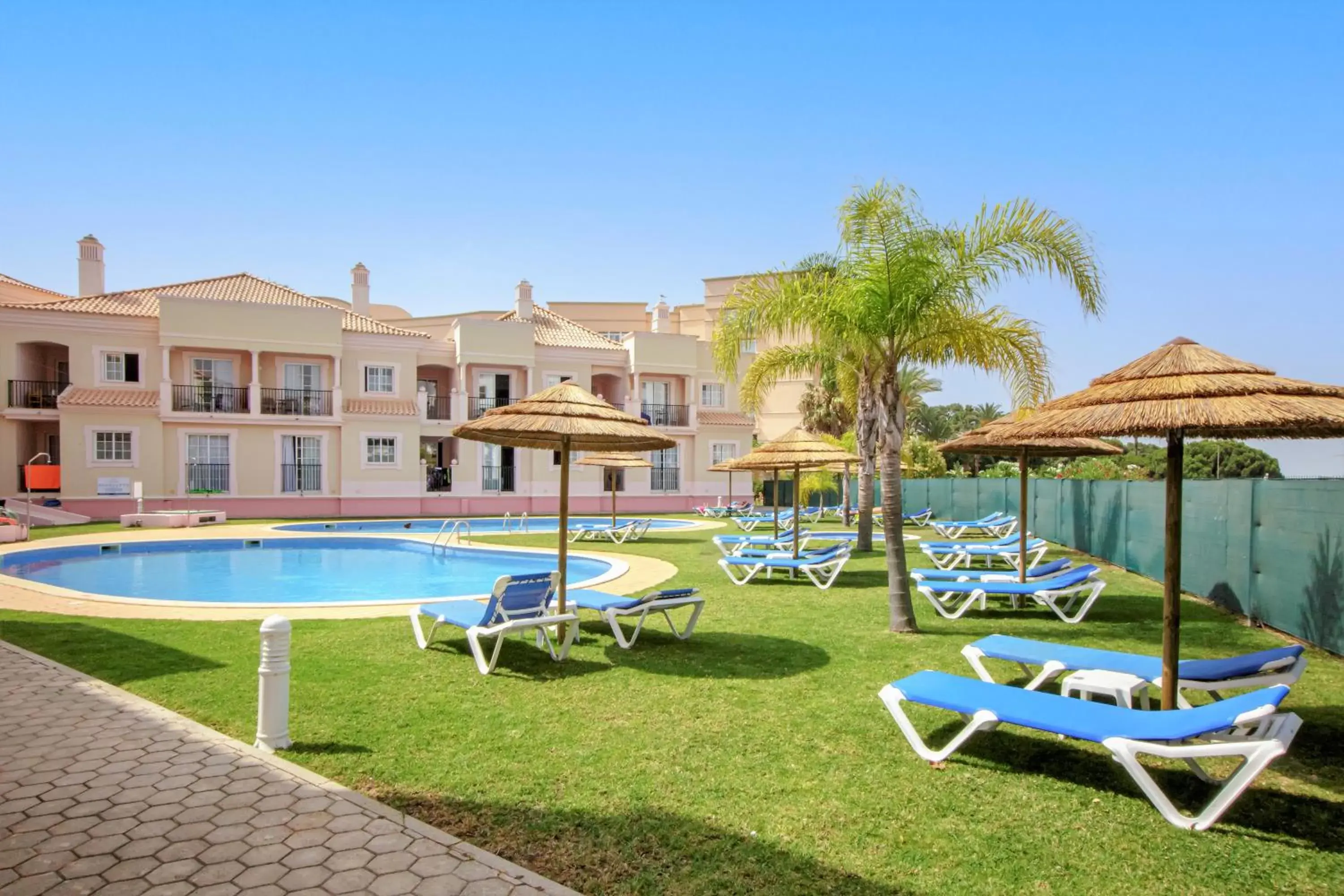 Swimming Pool in Aquamar Albufeira Moon Dream