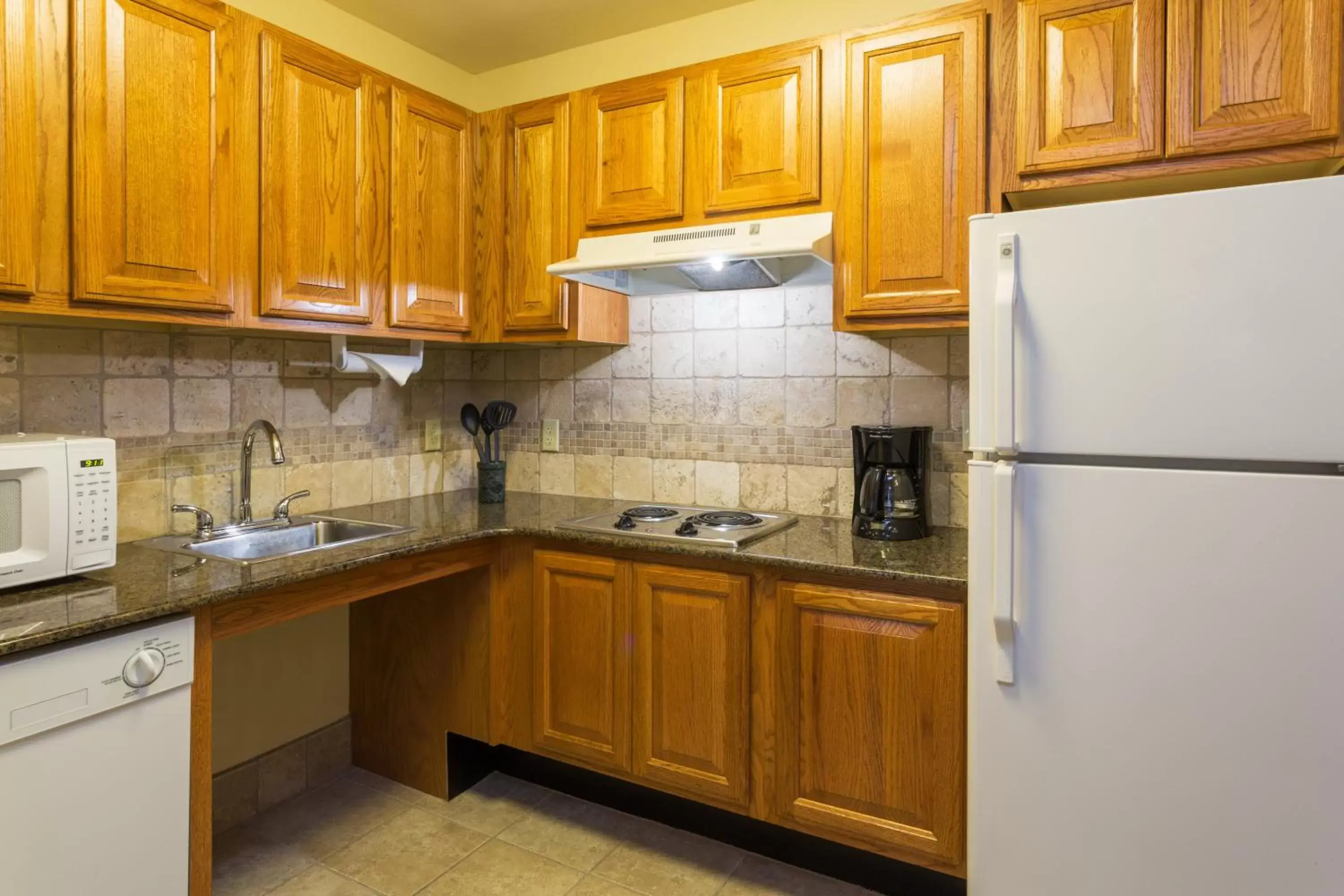 Photo of the whole room, Kitchen/Kitchenette in Staybridge Suites Tallahassee I-10 East, an IHG Hotel