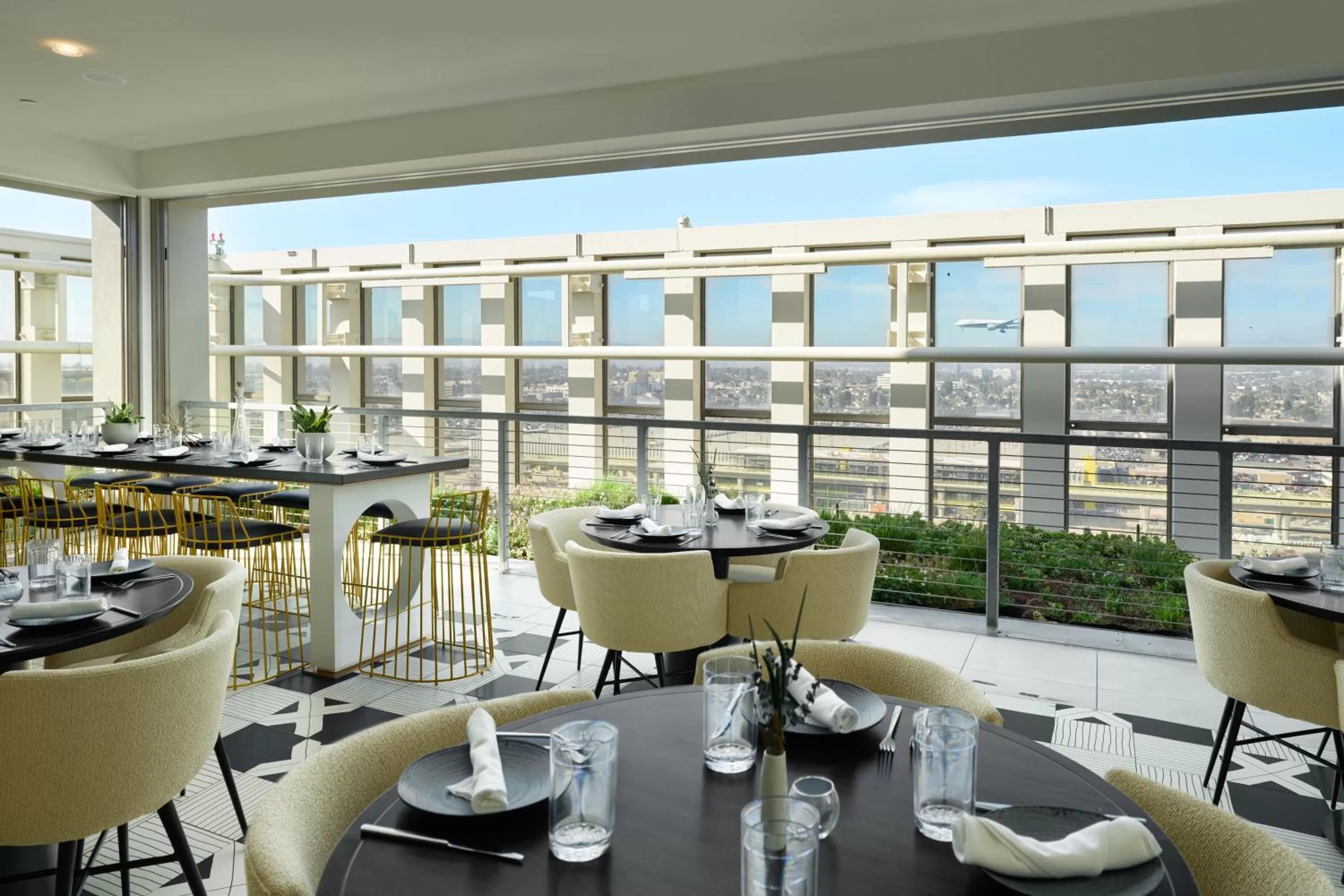 Restaurant/places to eat in Hyatt House LAX Century Blvd