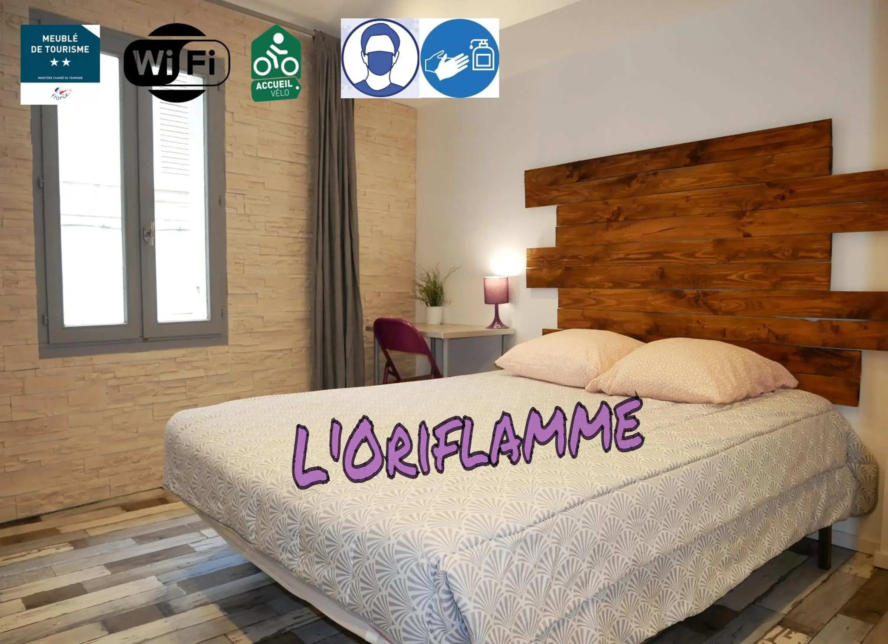 Photo of the whole room, Bed in L'oriflamme