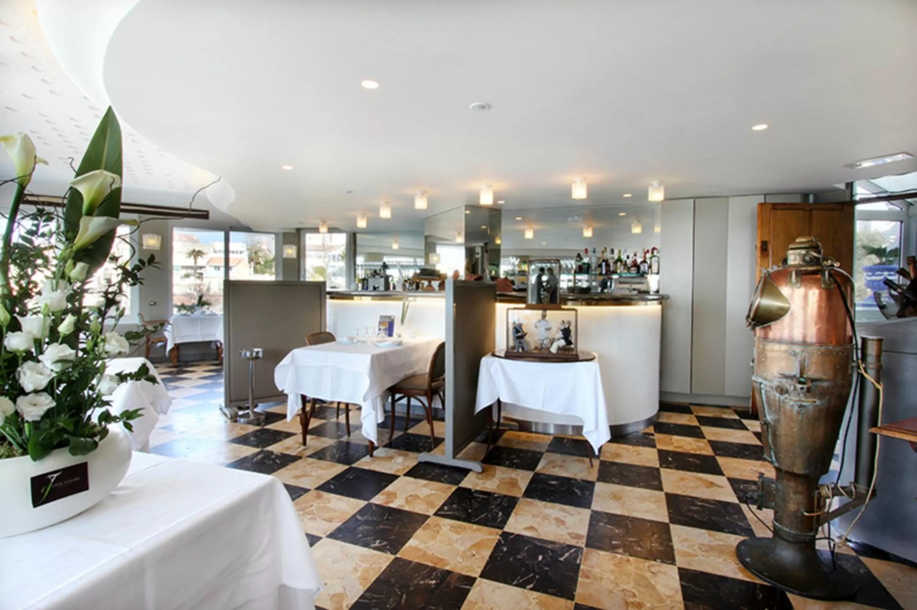 Restaurant/places to eat in Le Rhul