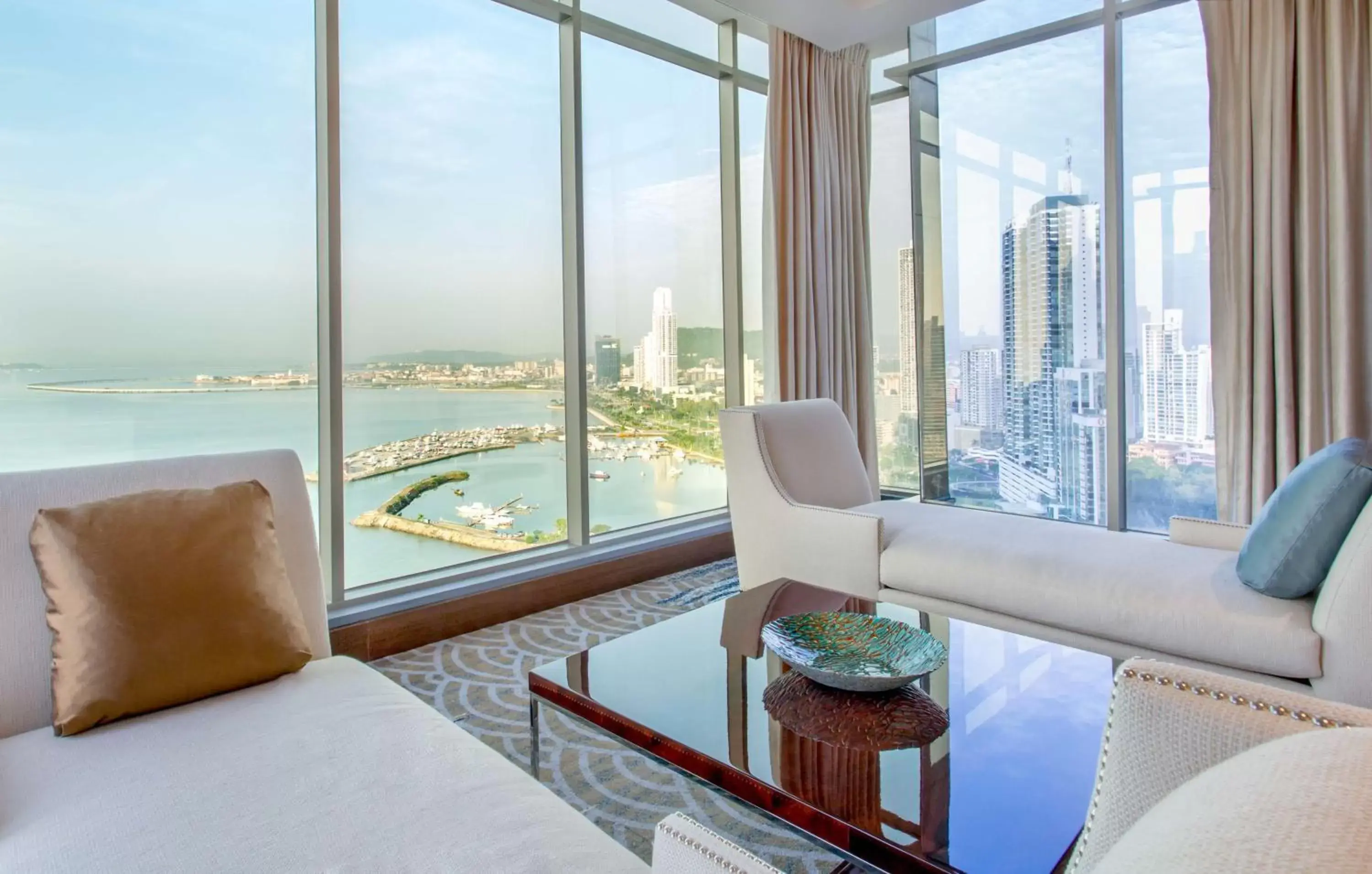 Living room, Seating Area in Hilton Panama