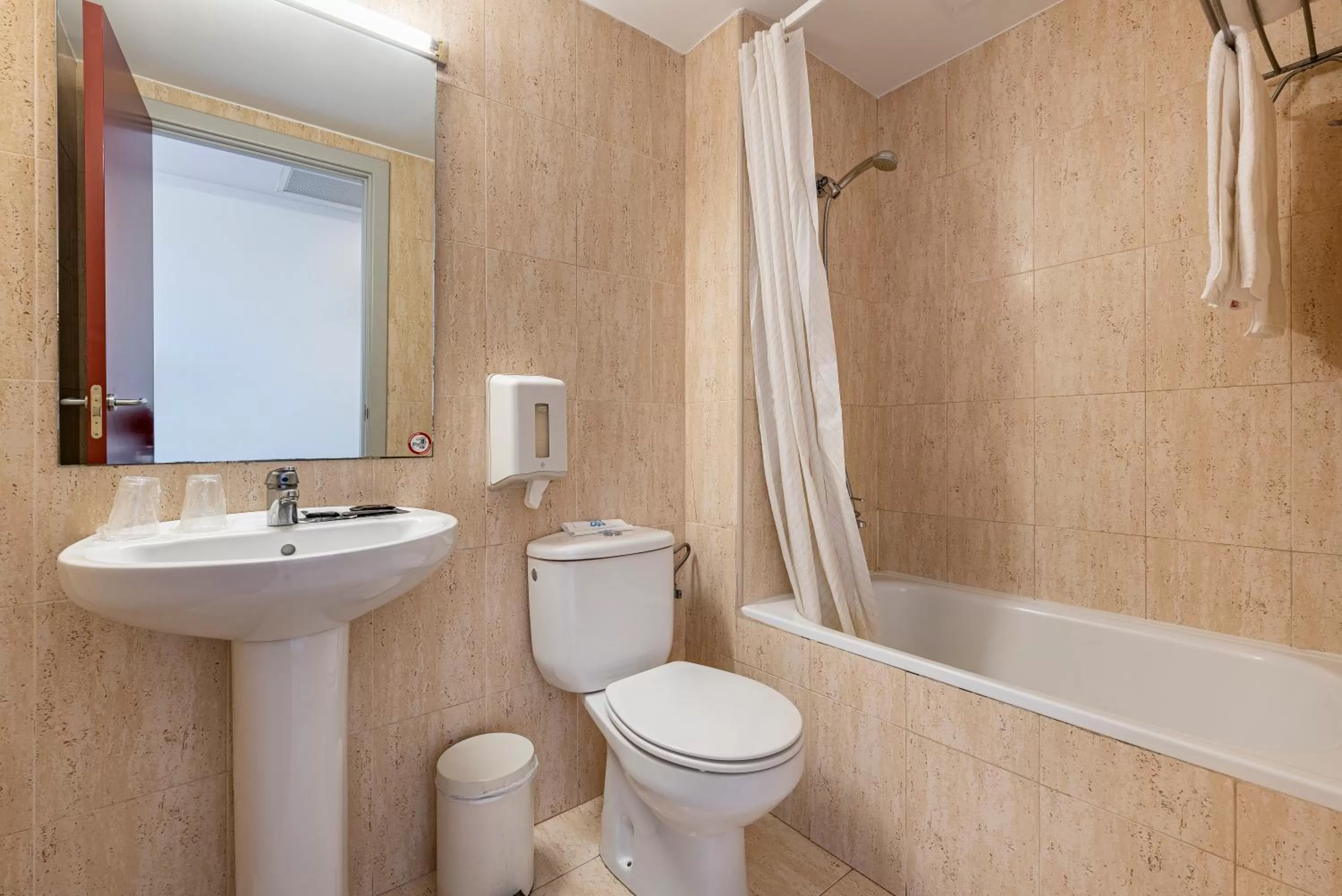 Toilet in Hotel Basic